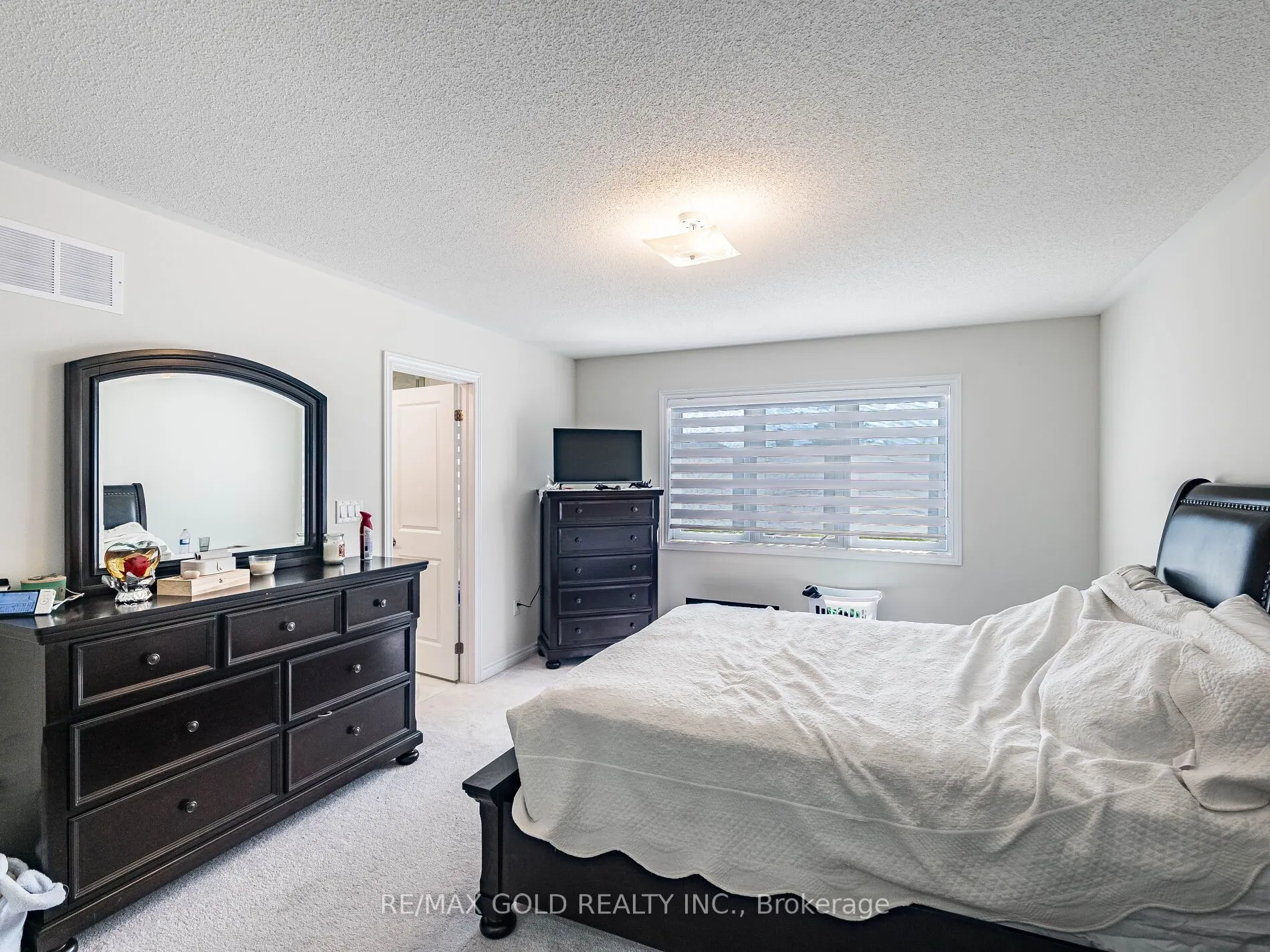 17 Cottonwood Crescent
