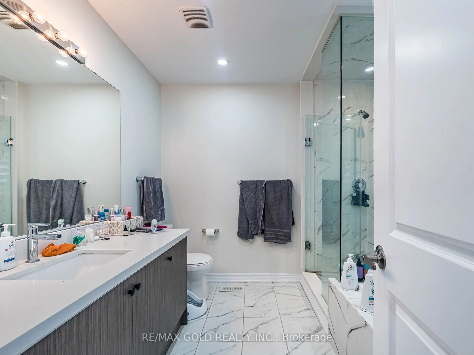 17 Cottonwood Crescent