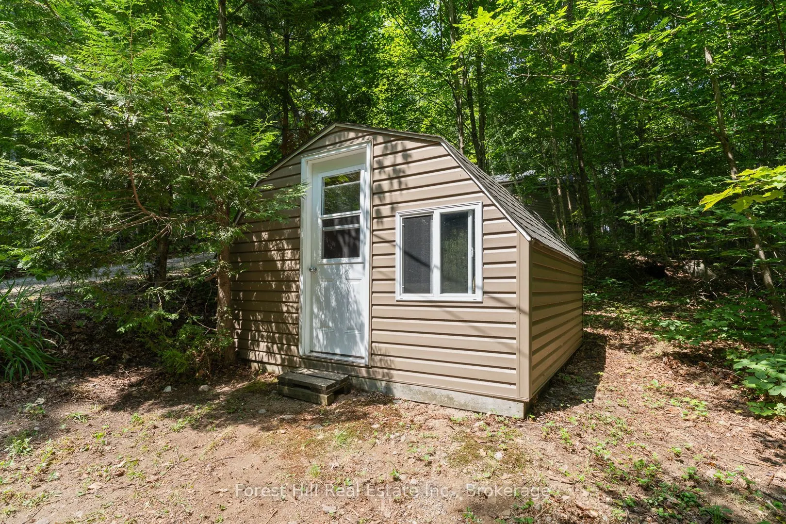 3477 Livingstone Lake Road