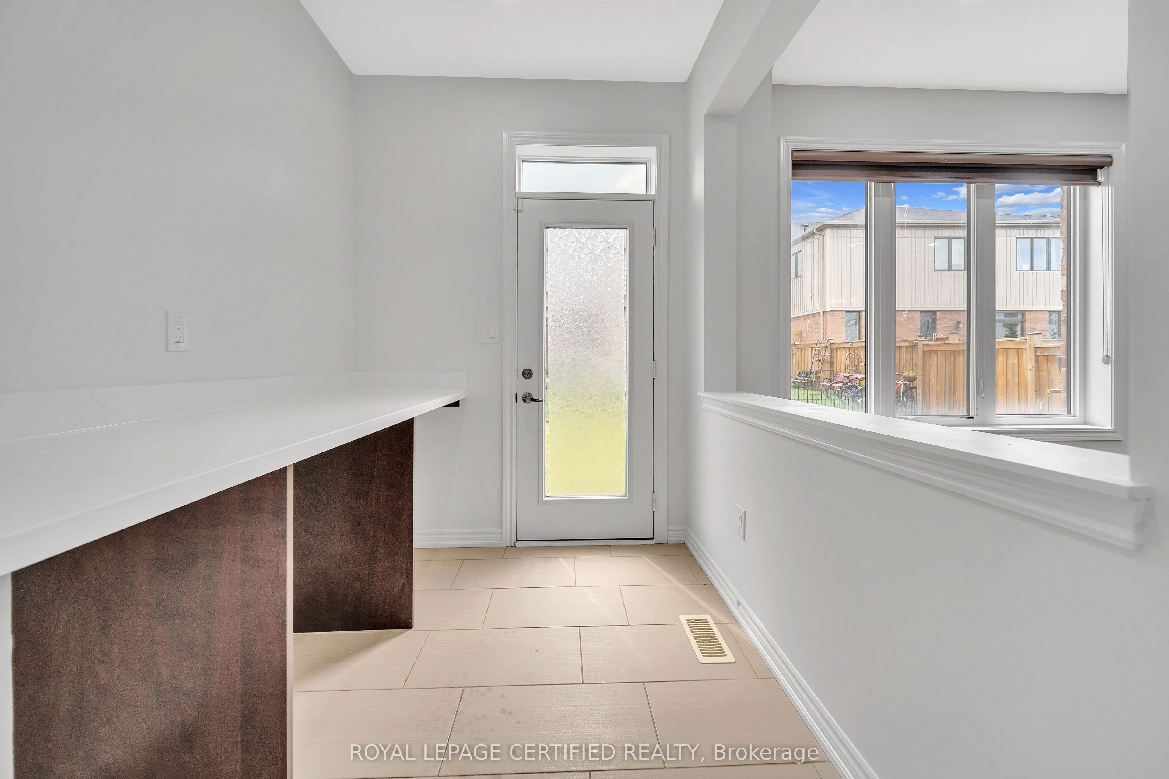 17 Arnold Marshall Boulevard