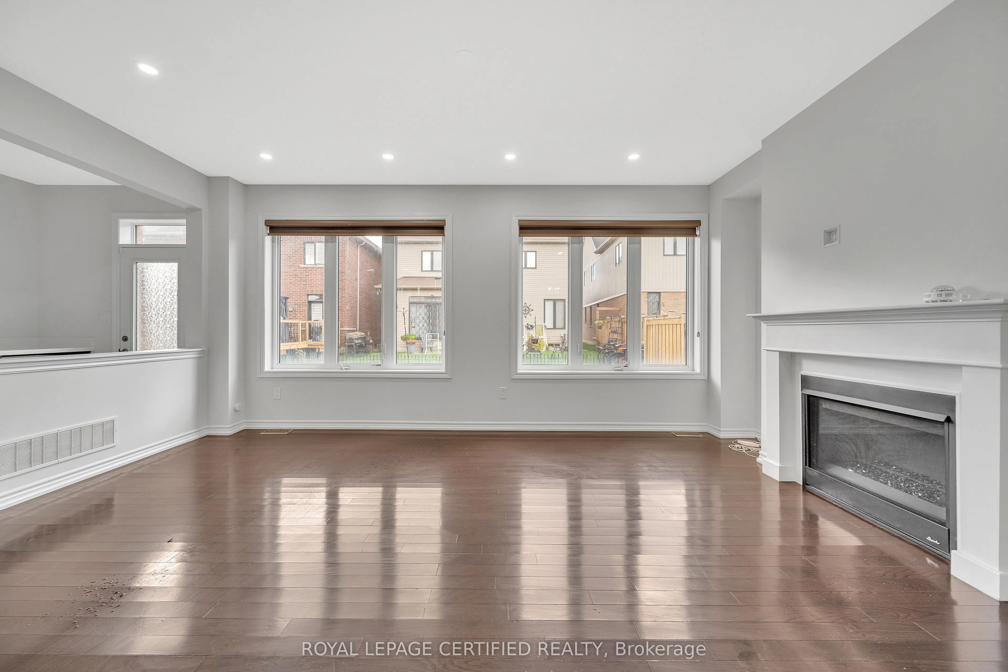 17 Arnold Marshall Boulevard