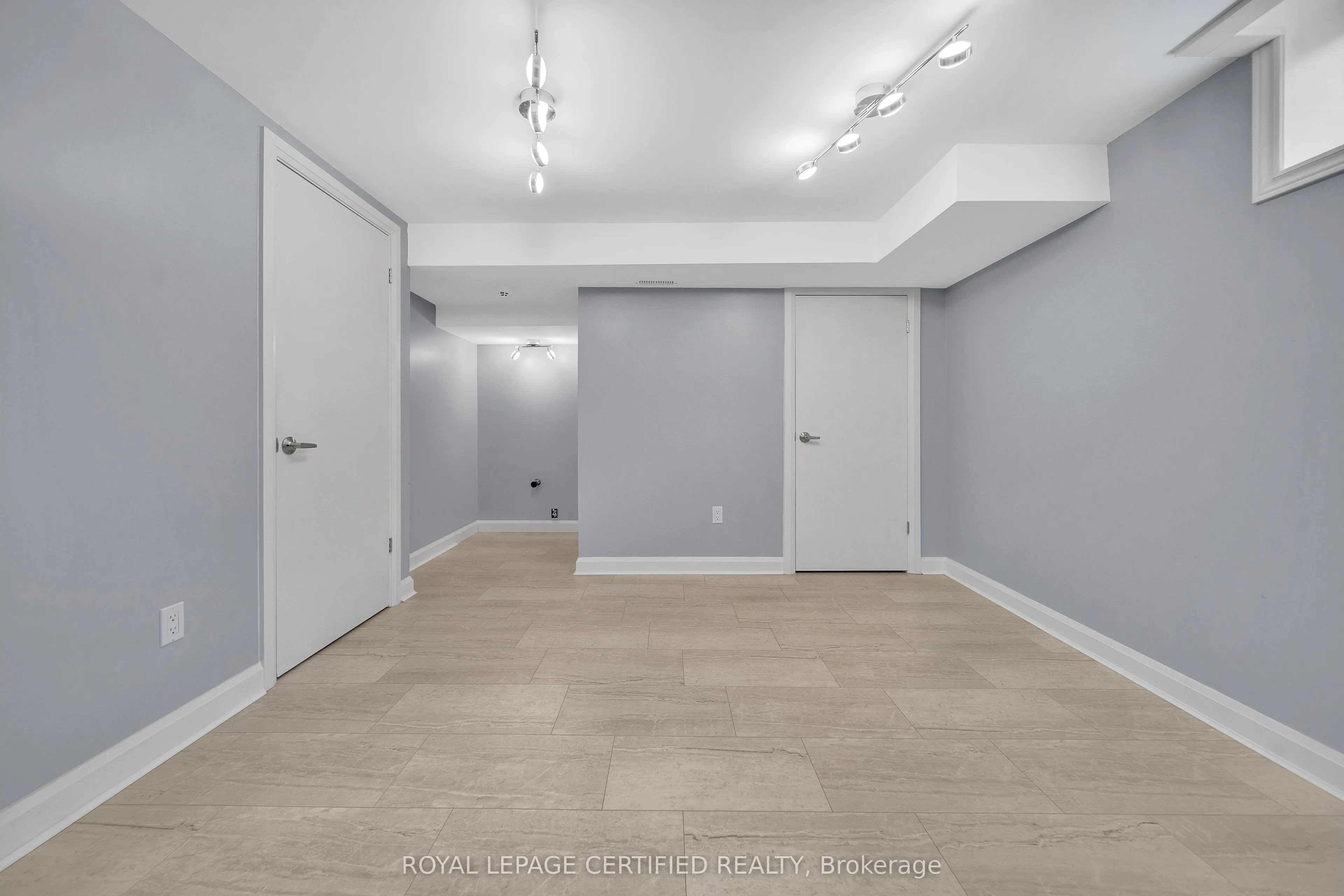 17 Arnold Marshall Boulevard