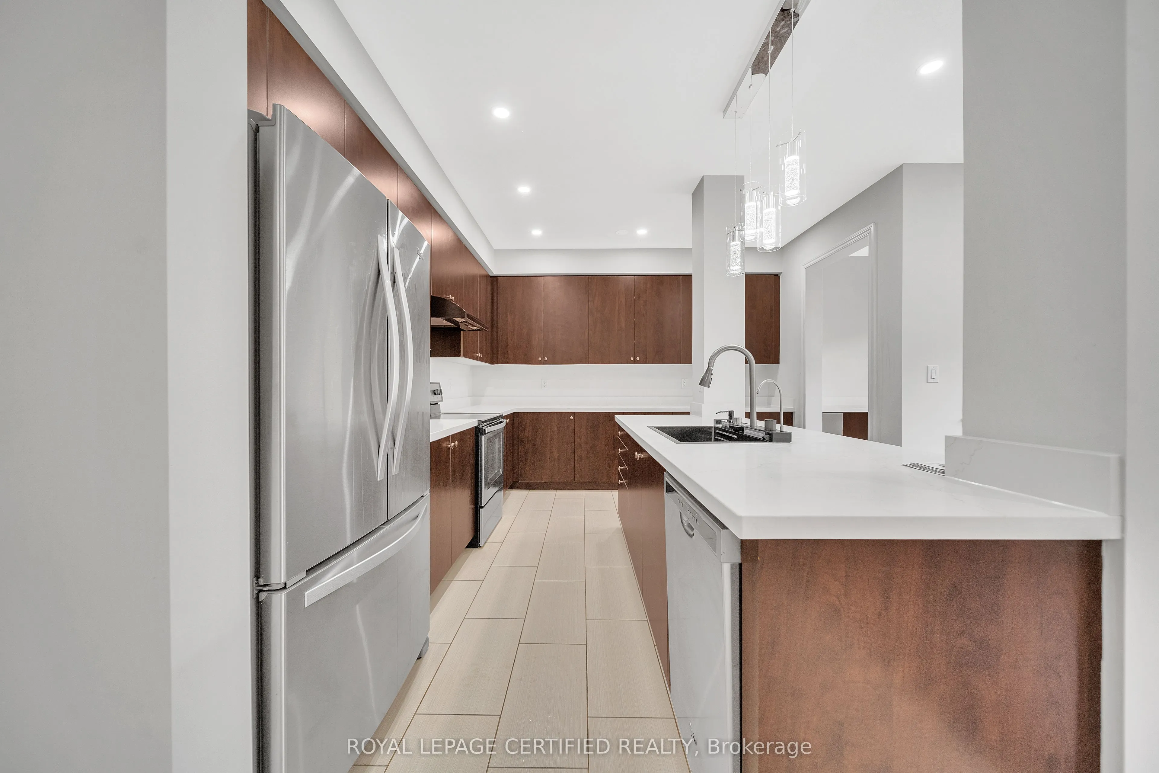 17 Arnold Marshall Boulevard