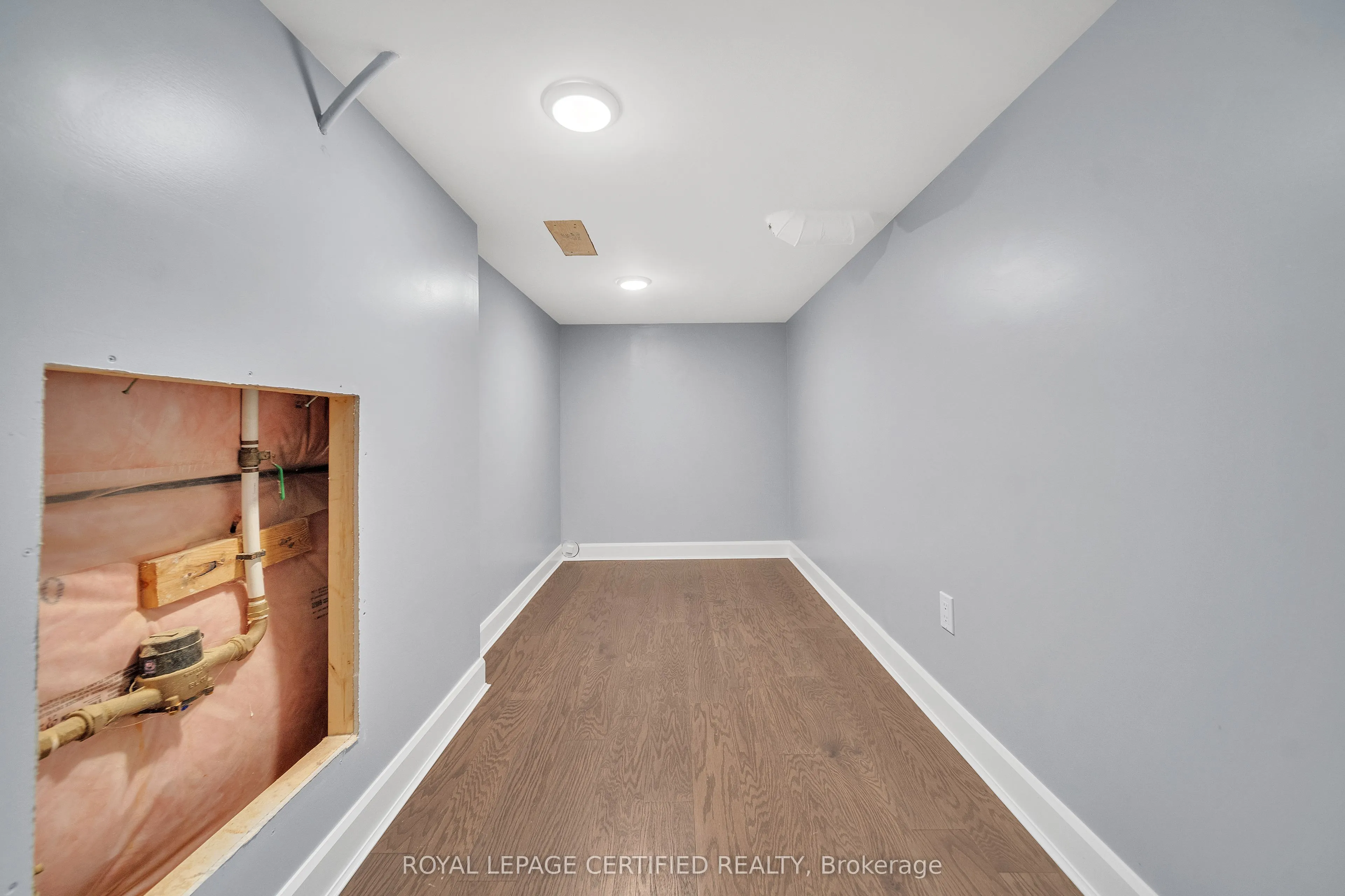 17 Arnold Marshall Boulevard
