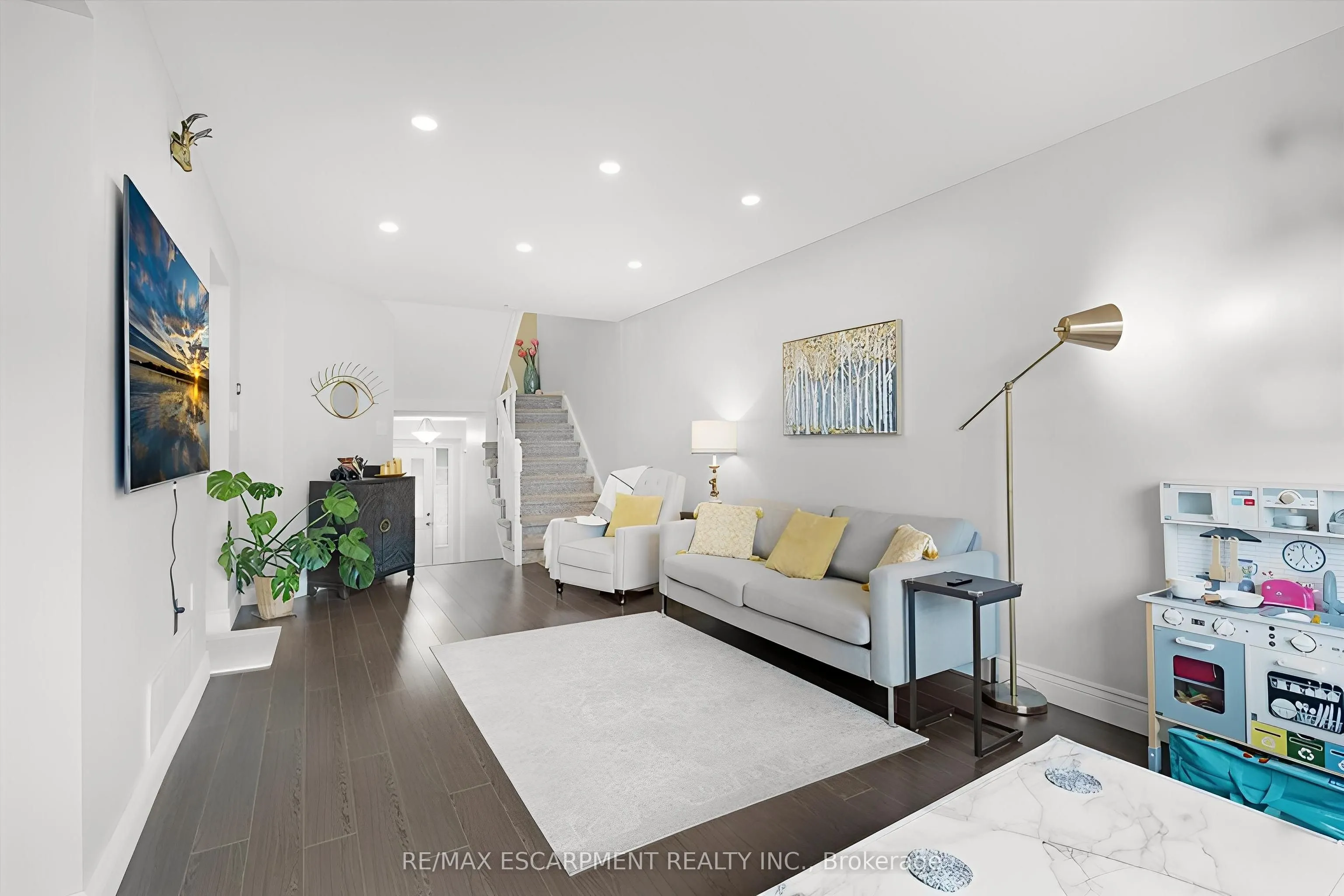 104 Frances Avenue, #27