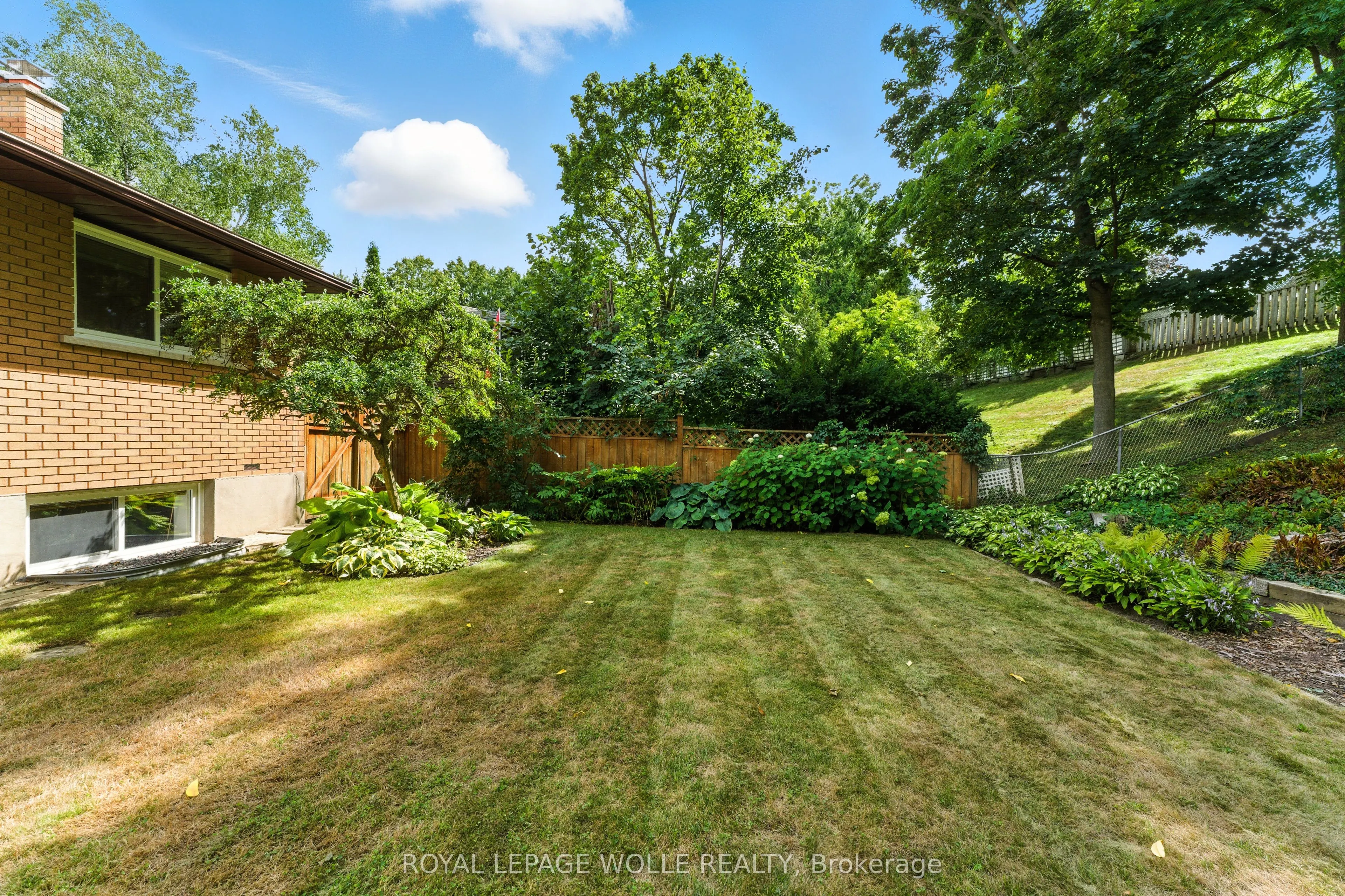 33 Shadywood Crescent