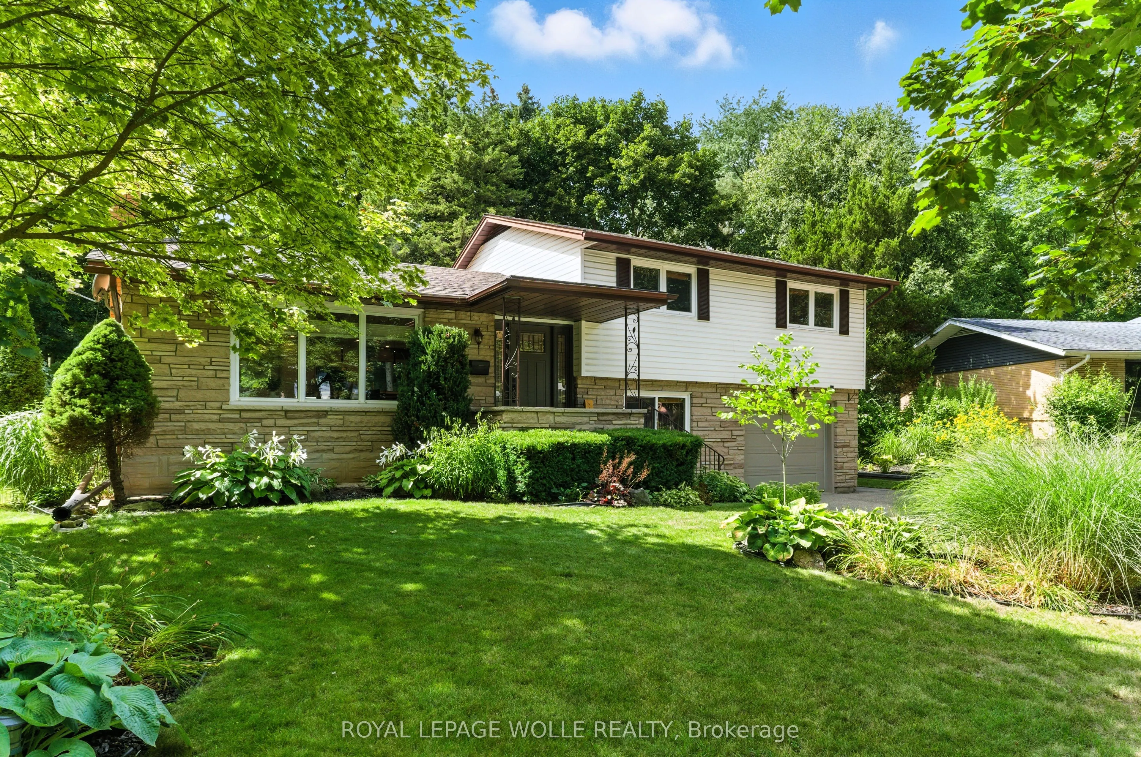 33 Shadywood Crescent