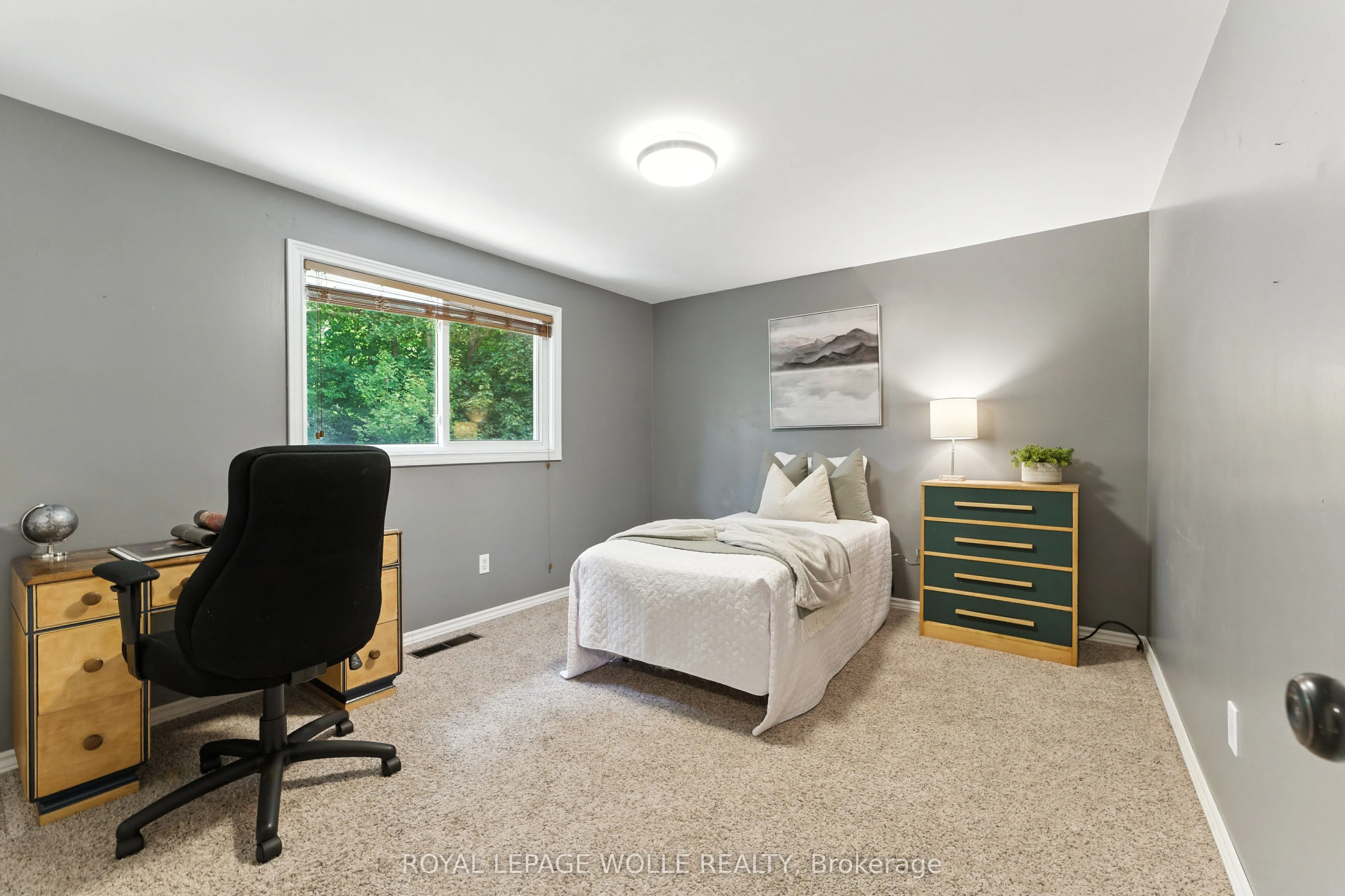33 Shadywood Crescent