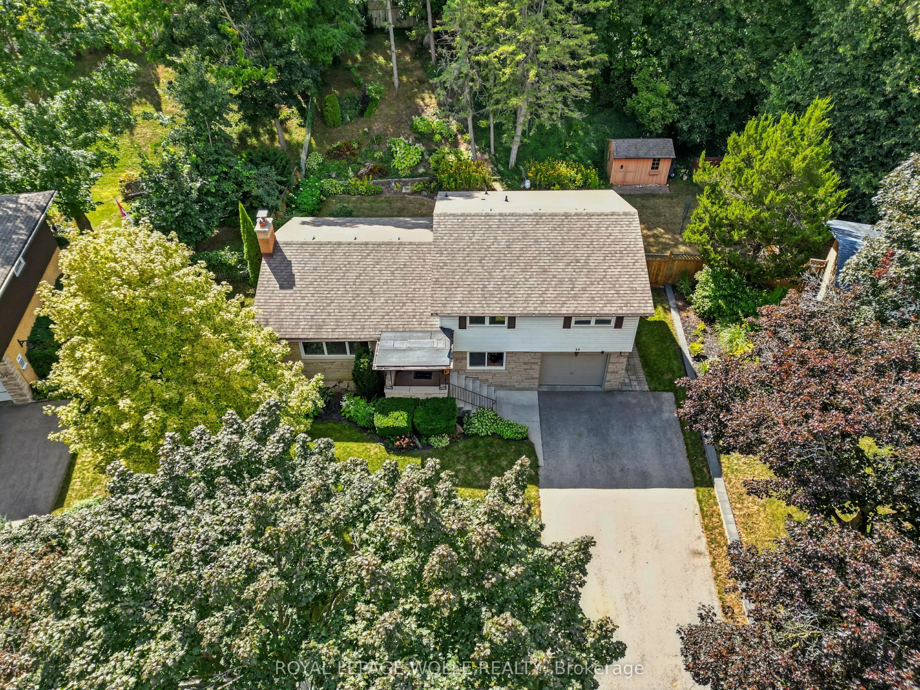 33 Shadywood Crescent