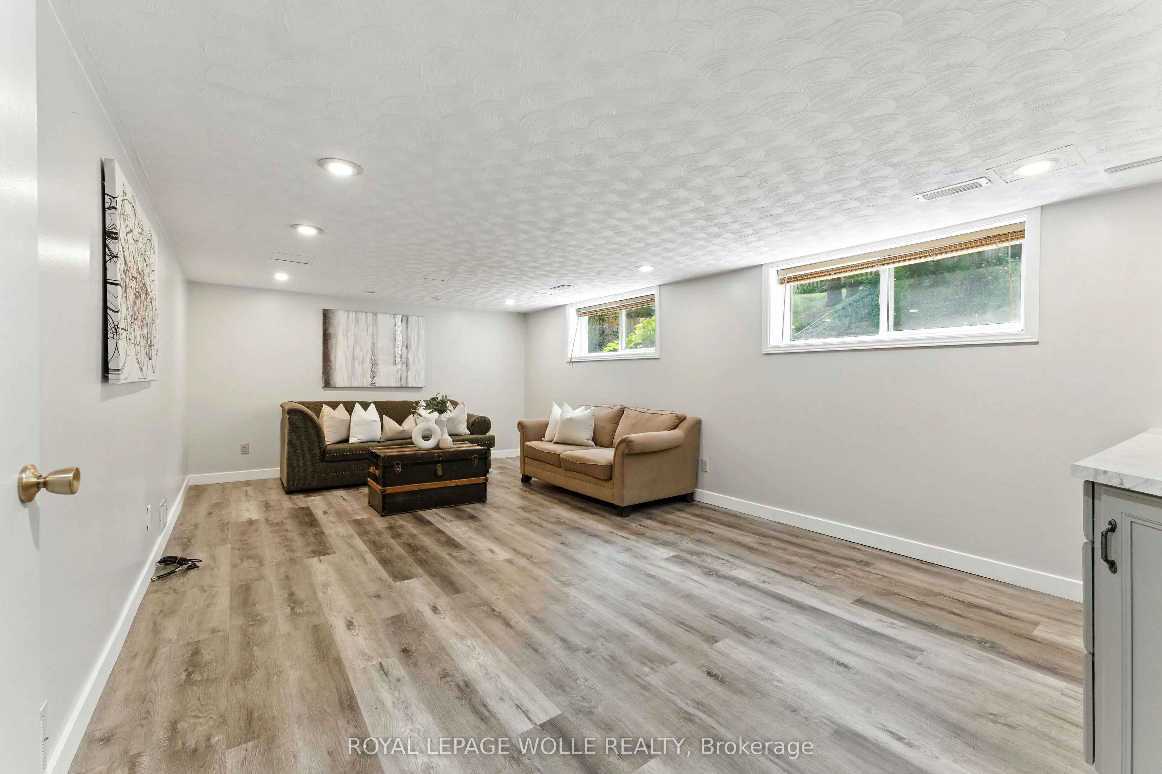 33 Shadywood Crescent