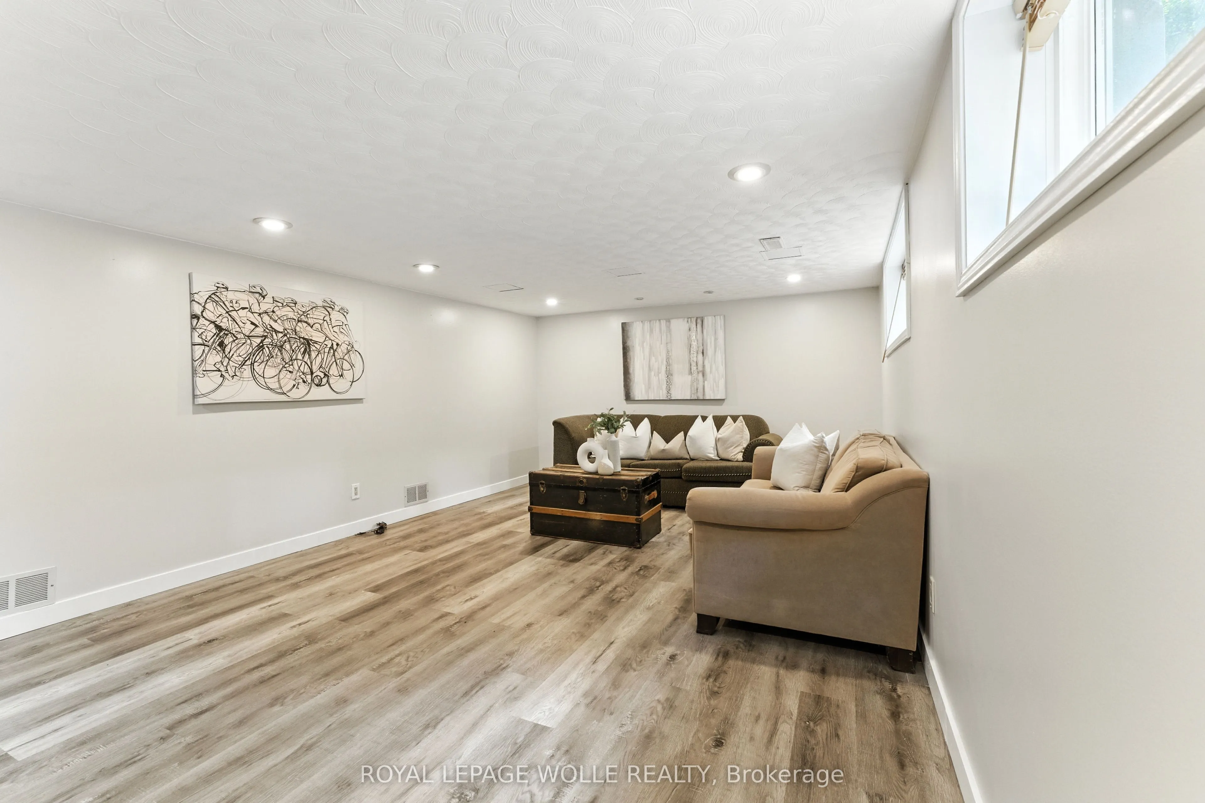33 Shadywood Crescent