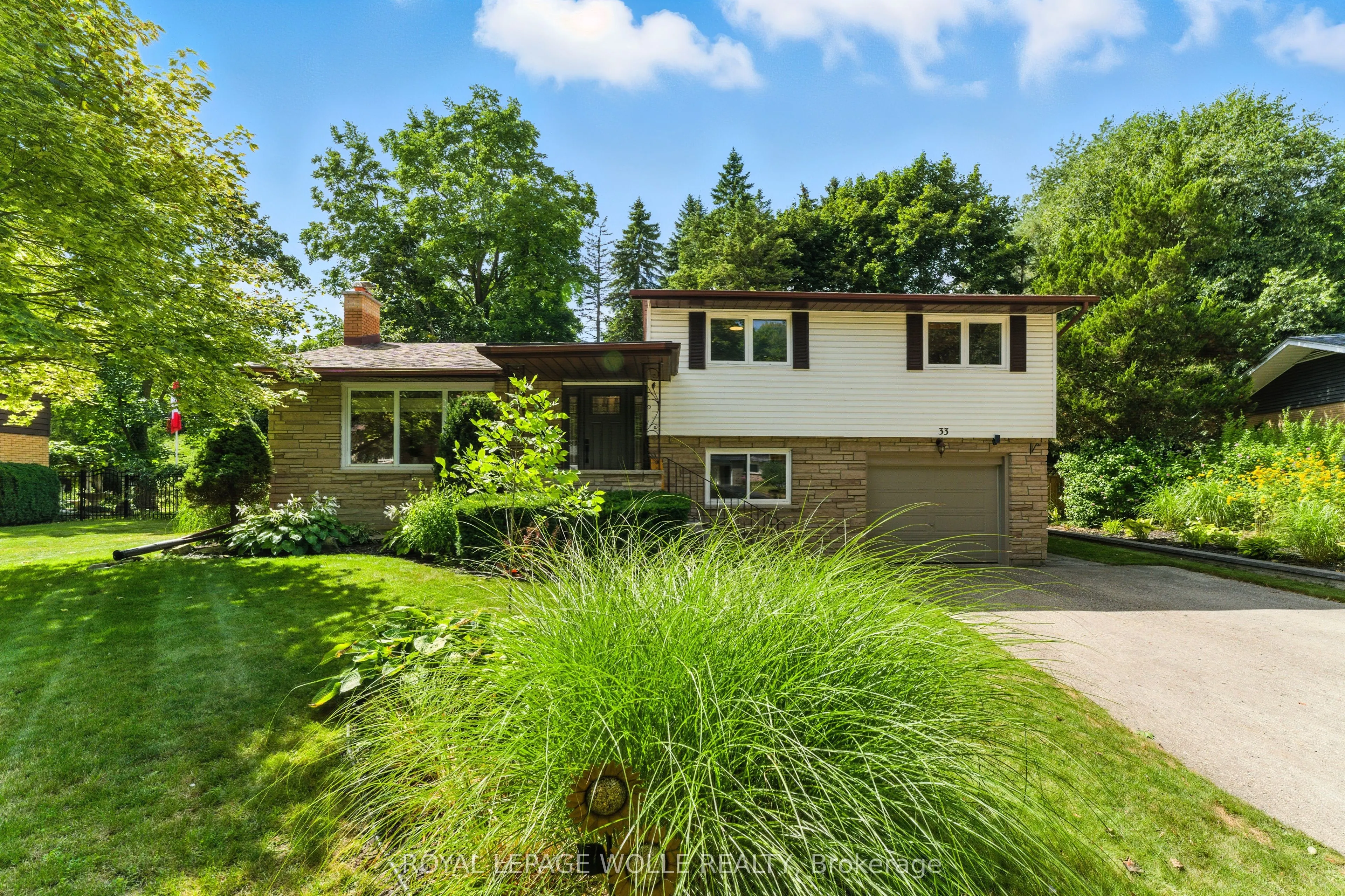 33 Shadywood Crescent