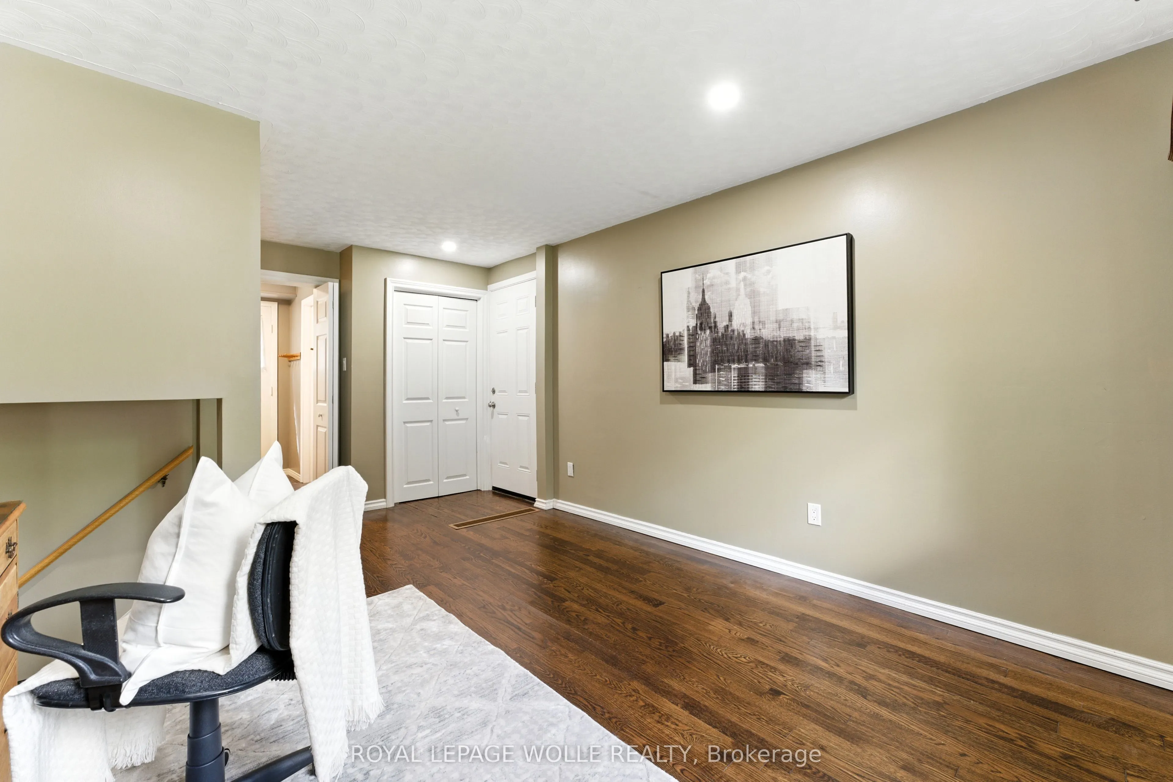 33 Shadywood Crescent