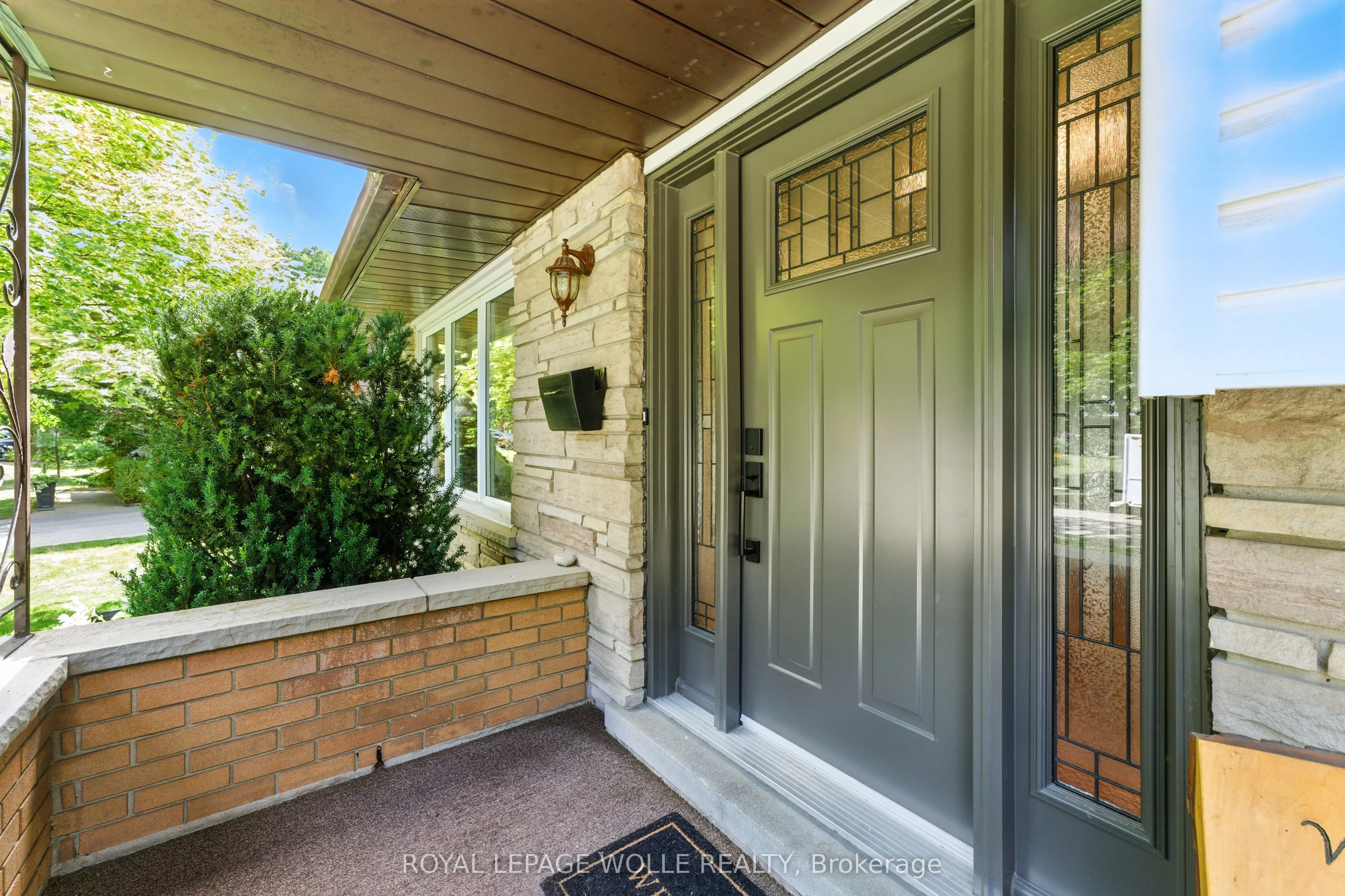 33 Shadywood Crescent