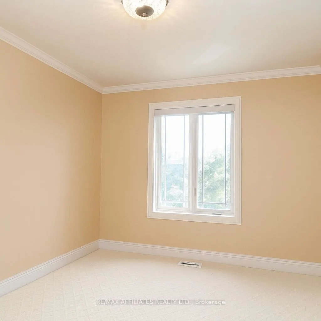 561 AQUAVIEW Drive