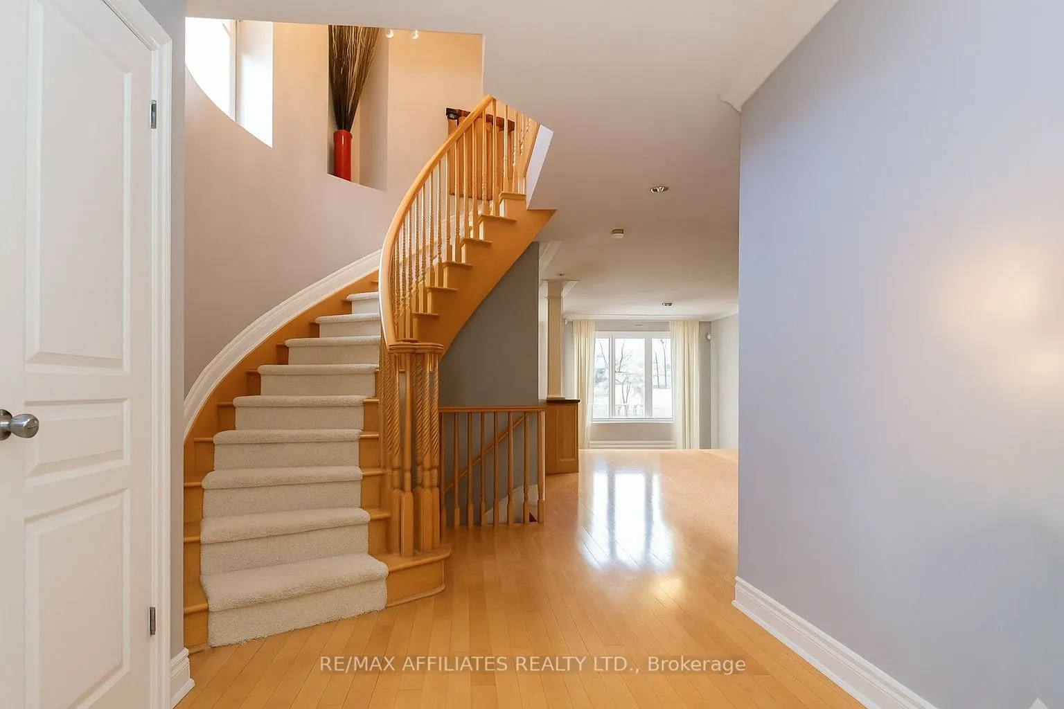 561 AQUAVIEW Drive