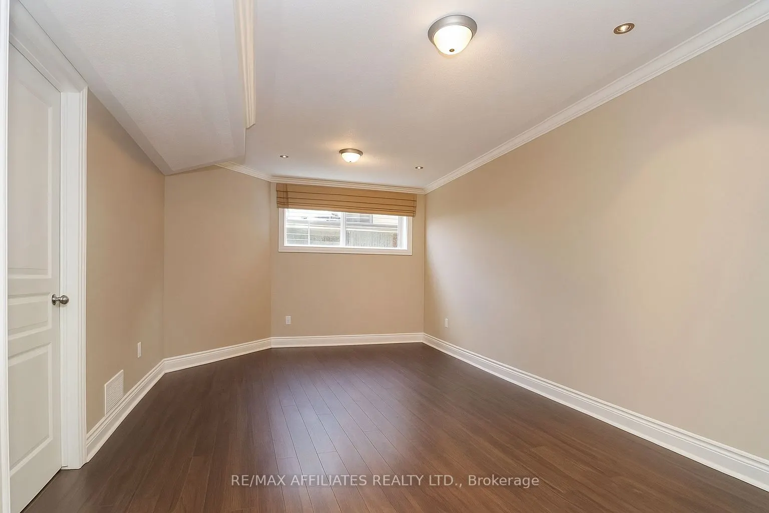 561 AQUAVIEW Drive