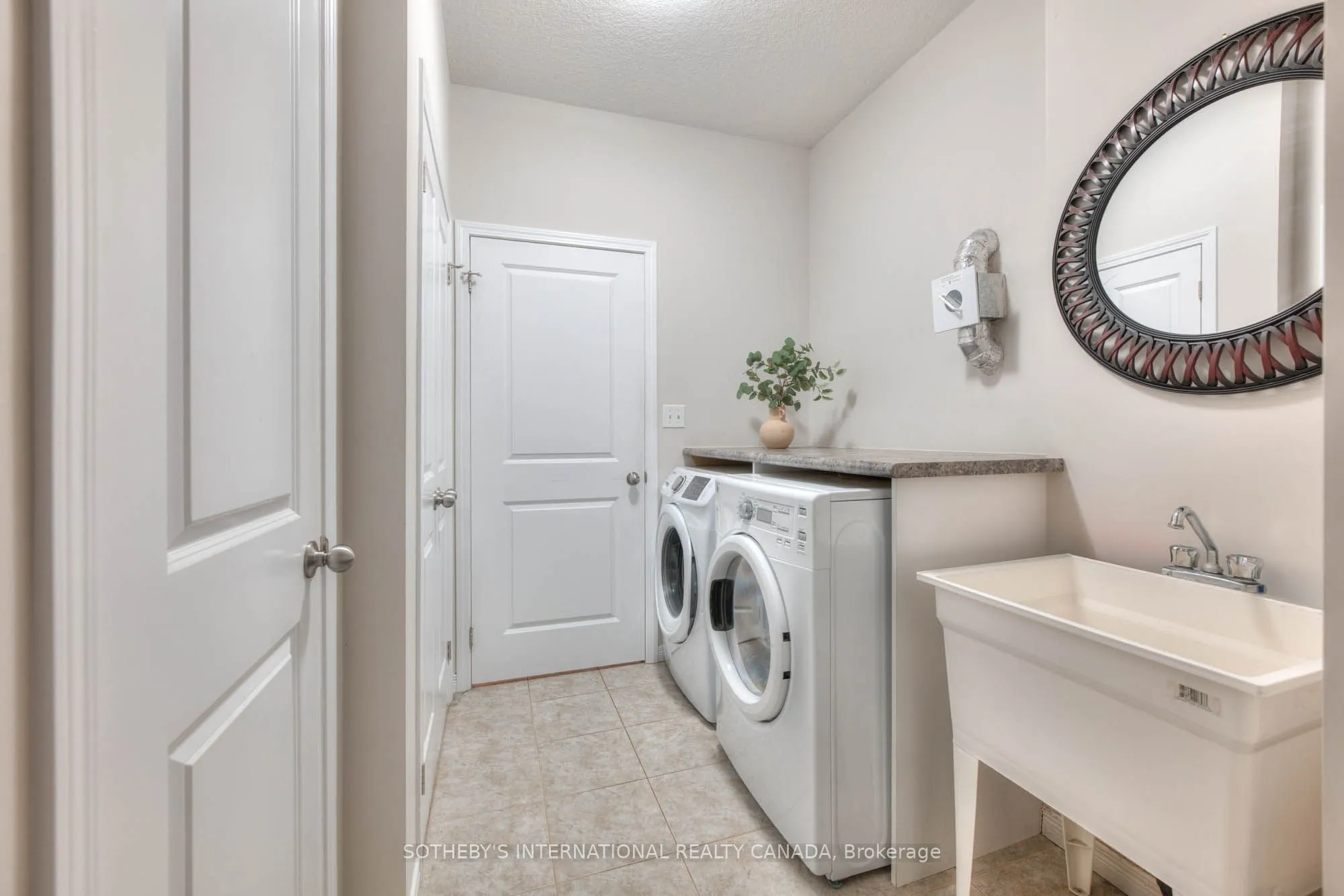 208 Jessica Crescent, #Unit # A