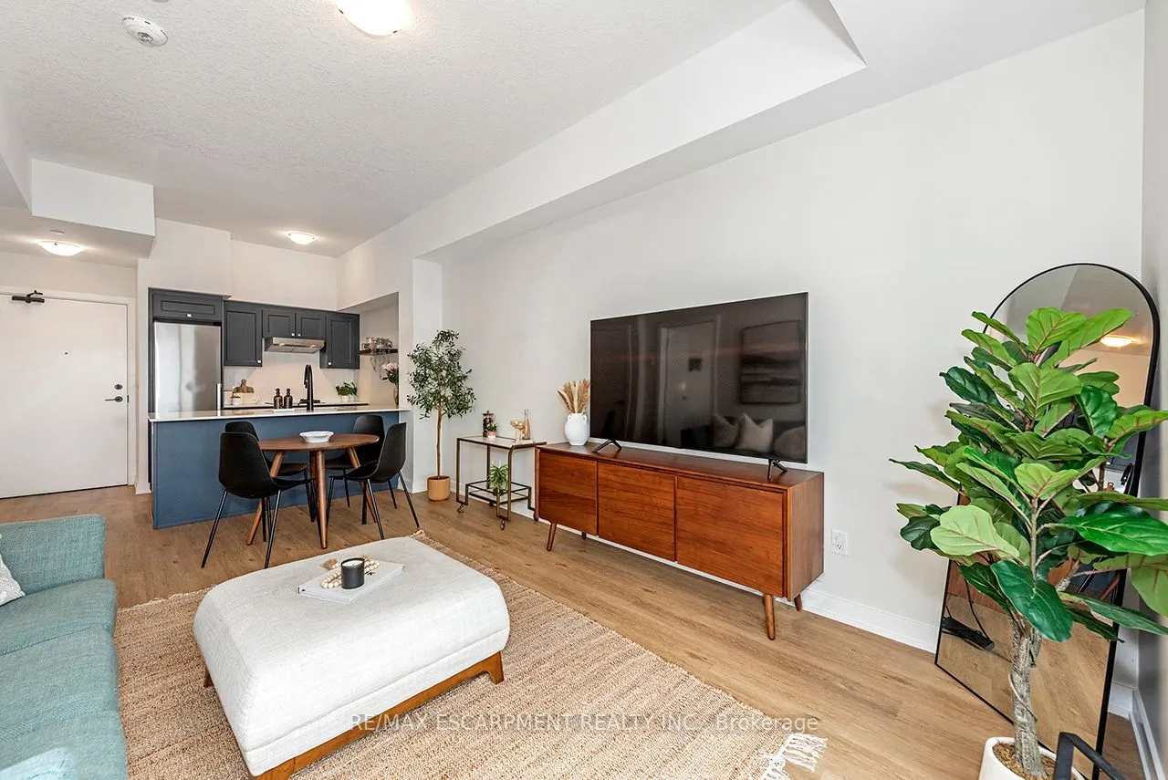 600 North Service Road, #606