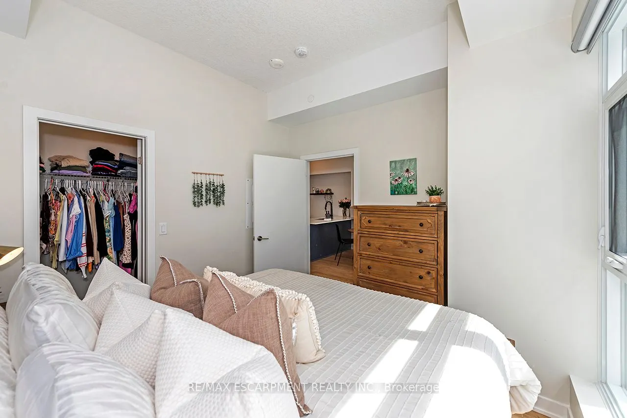 600 North Service Road, #606