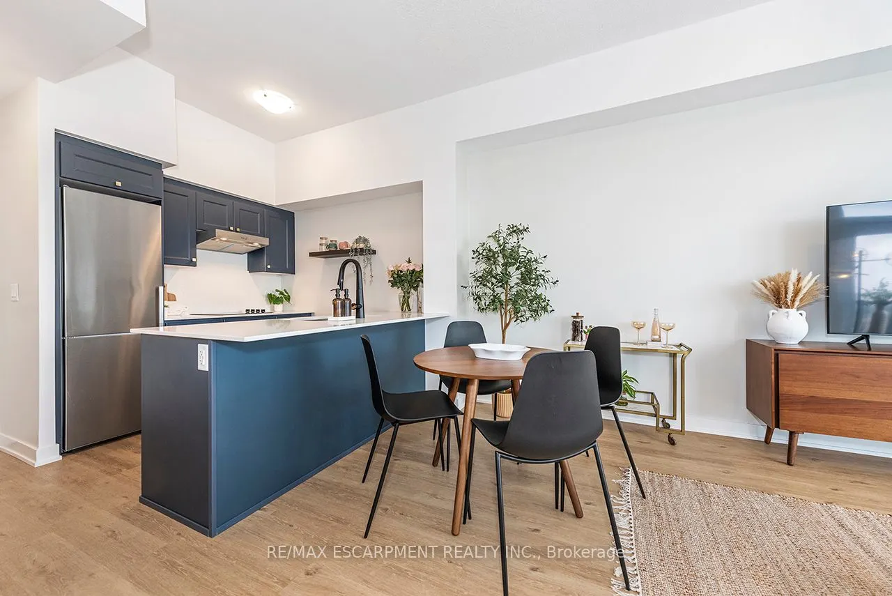 600 North Service Road, #606