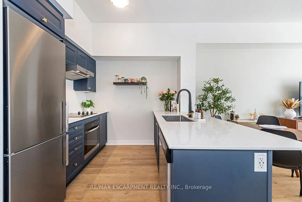 600 North Service Road, #606