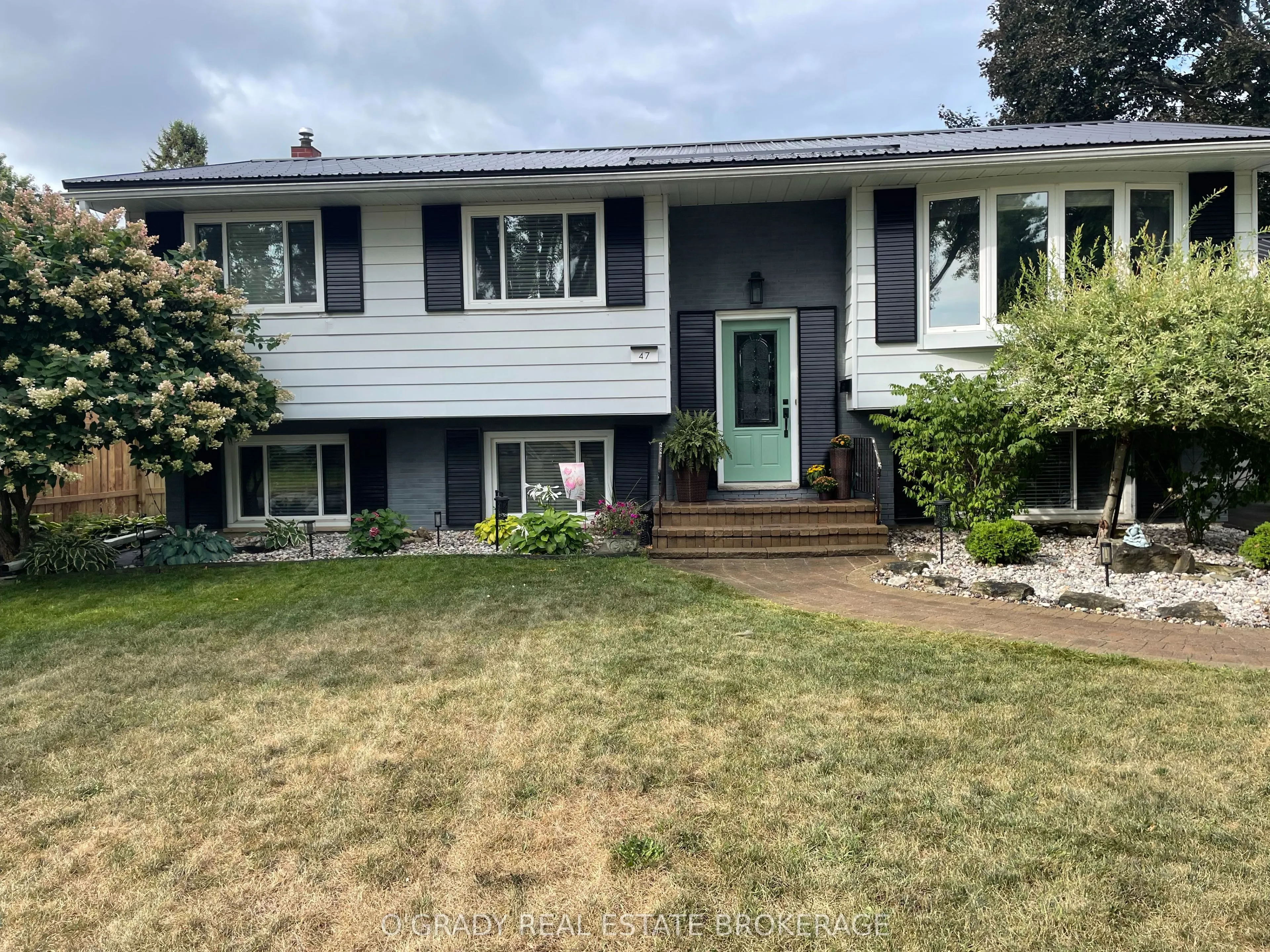 47 Meighen Crescent