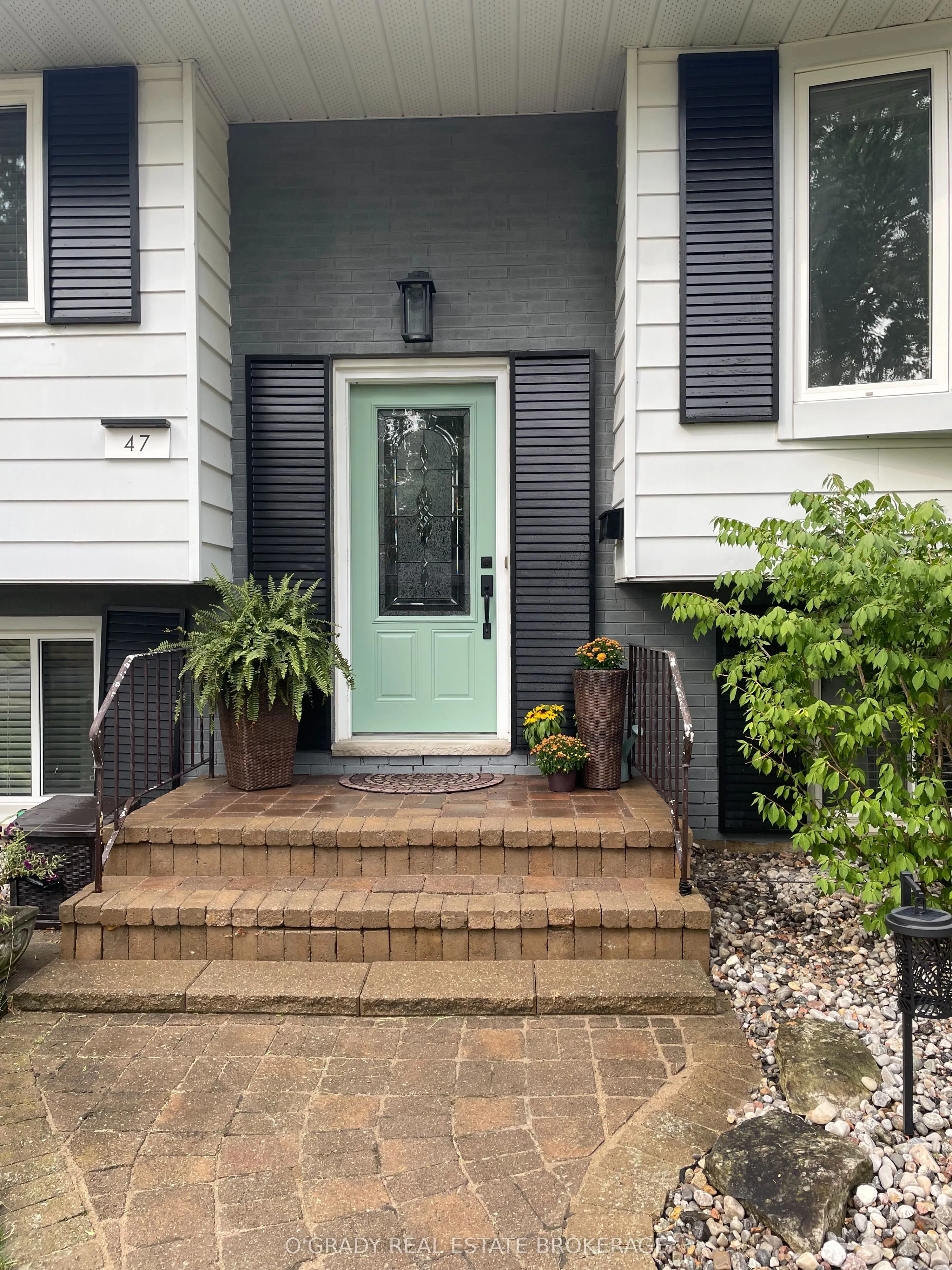 47 Meighen Crescent