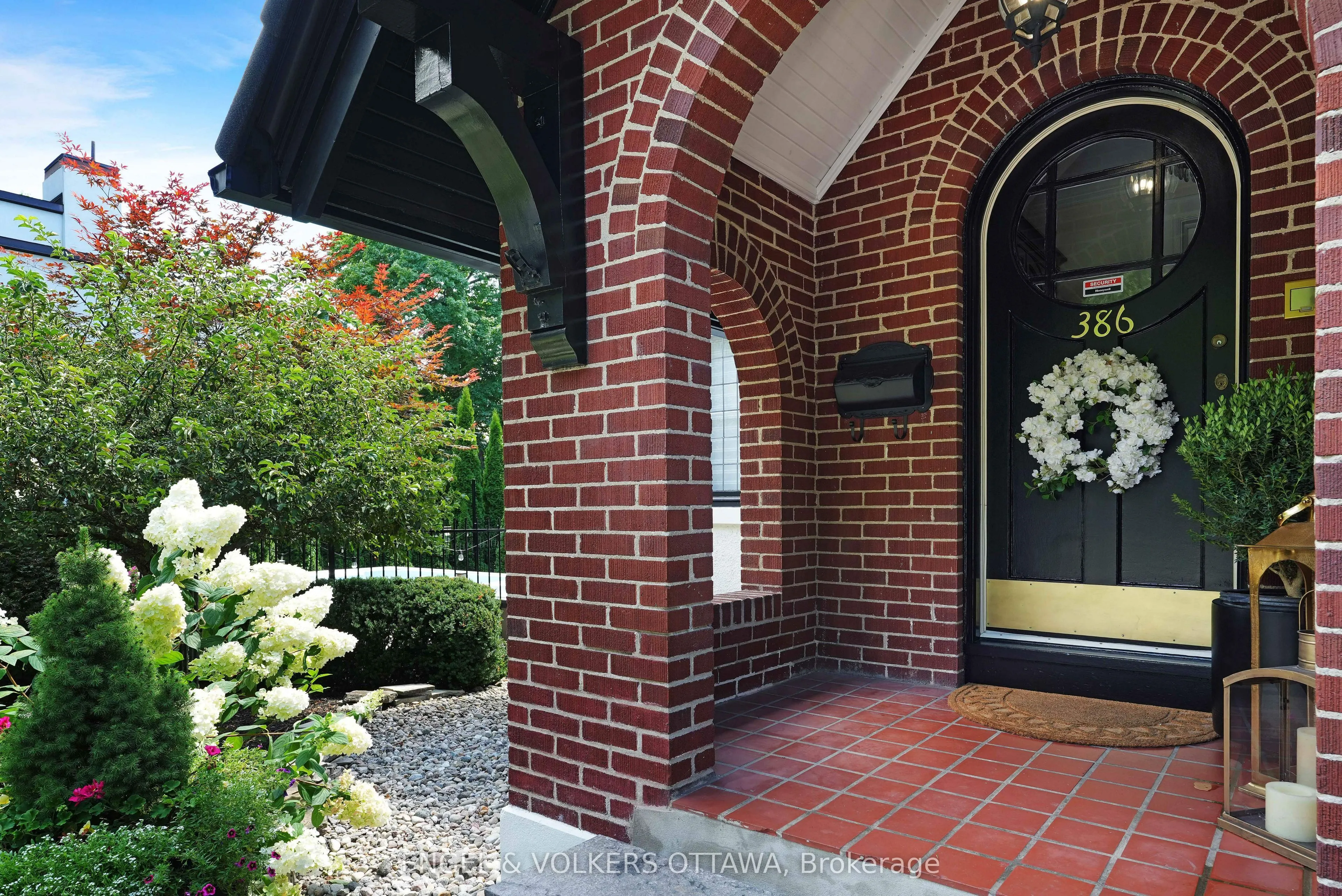386 Ashbury Road