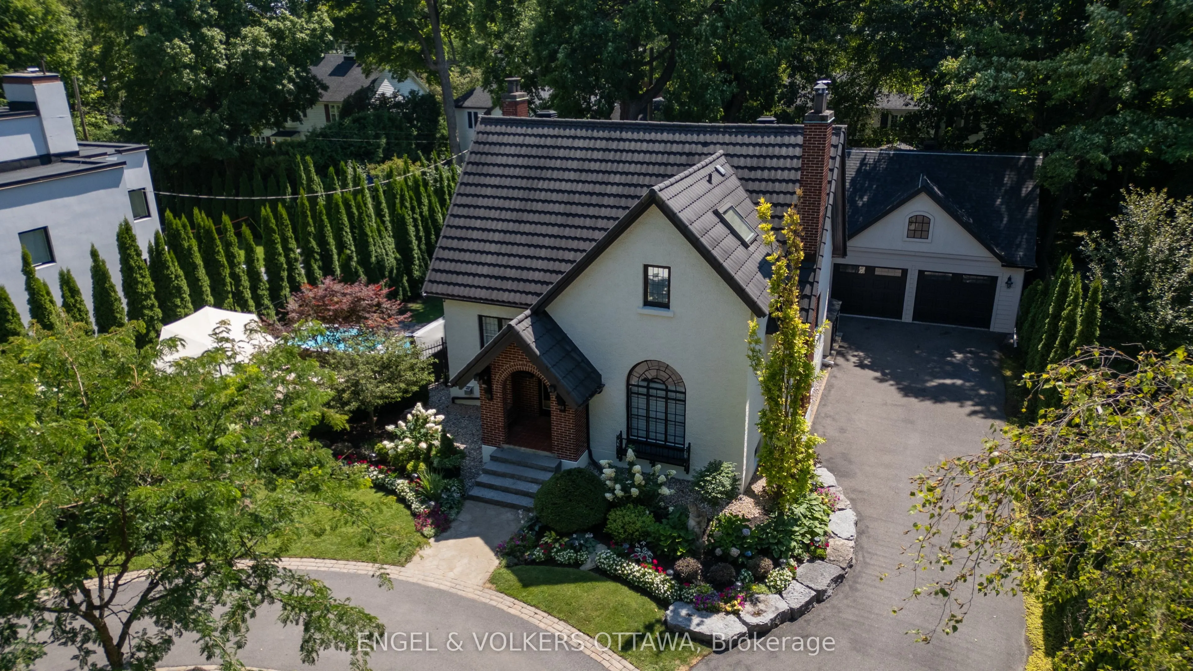 386 Ashbury Road
