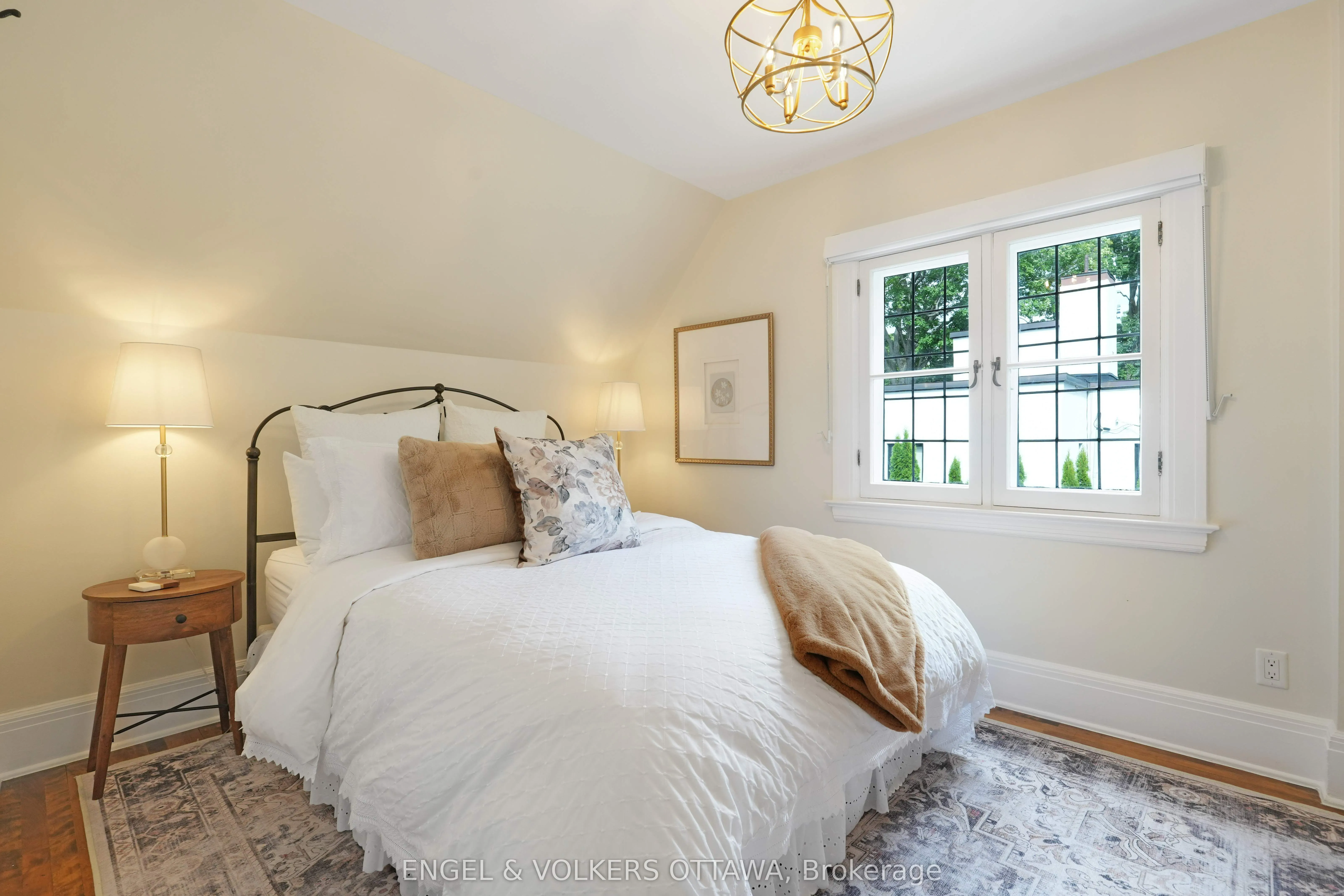 386 Ashbury Road