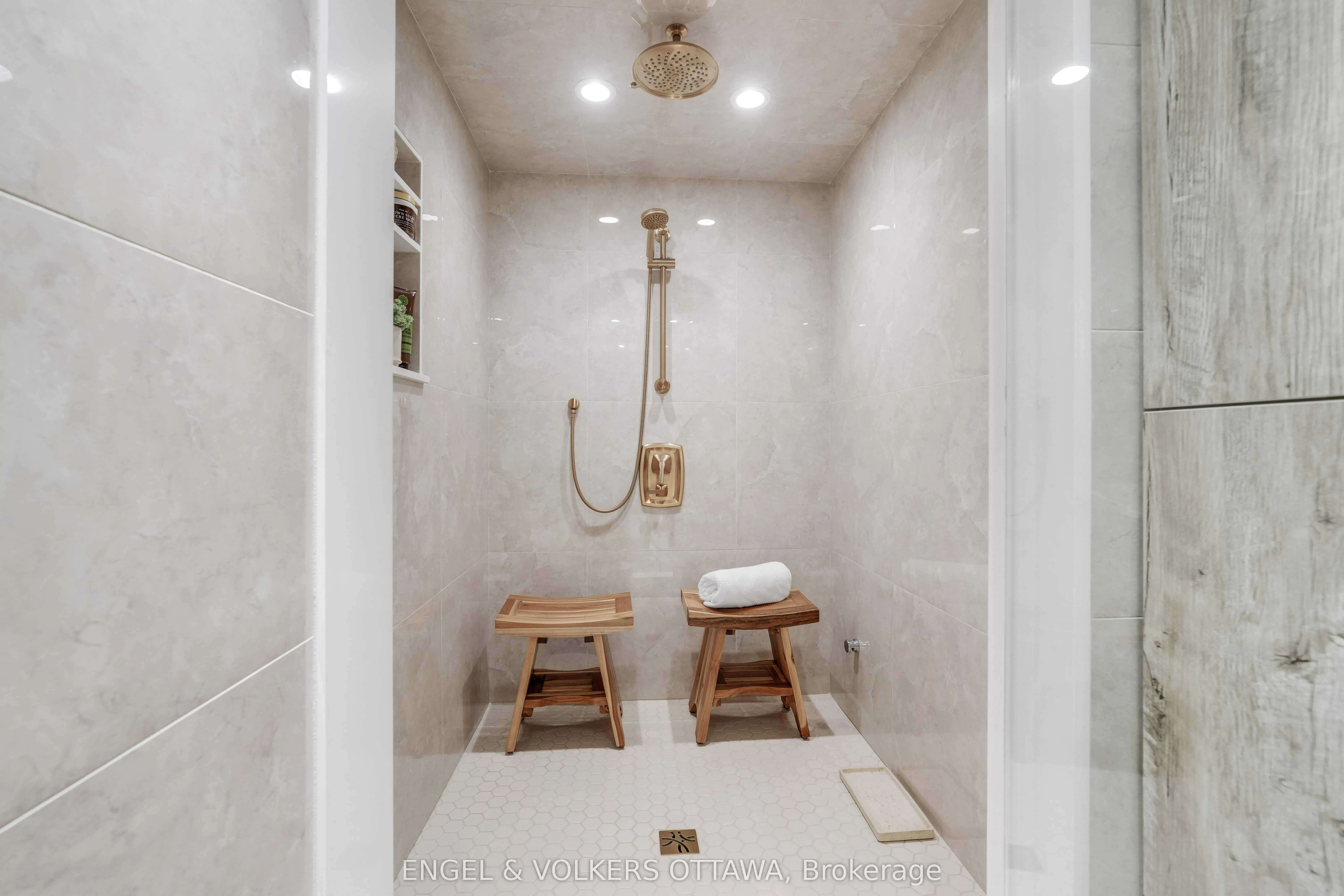 386 Ashbury Road