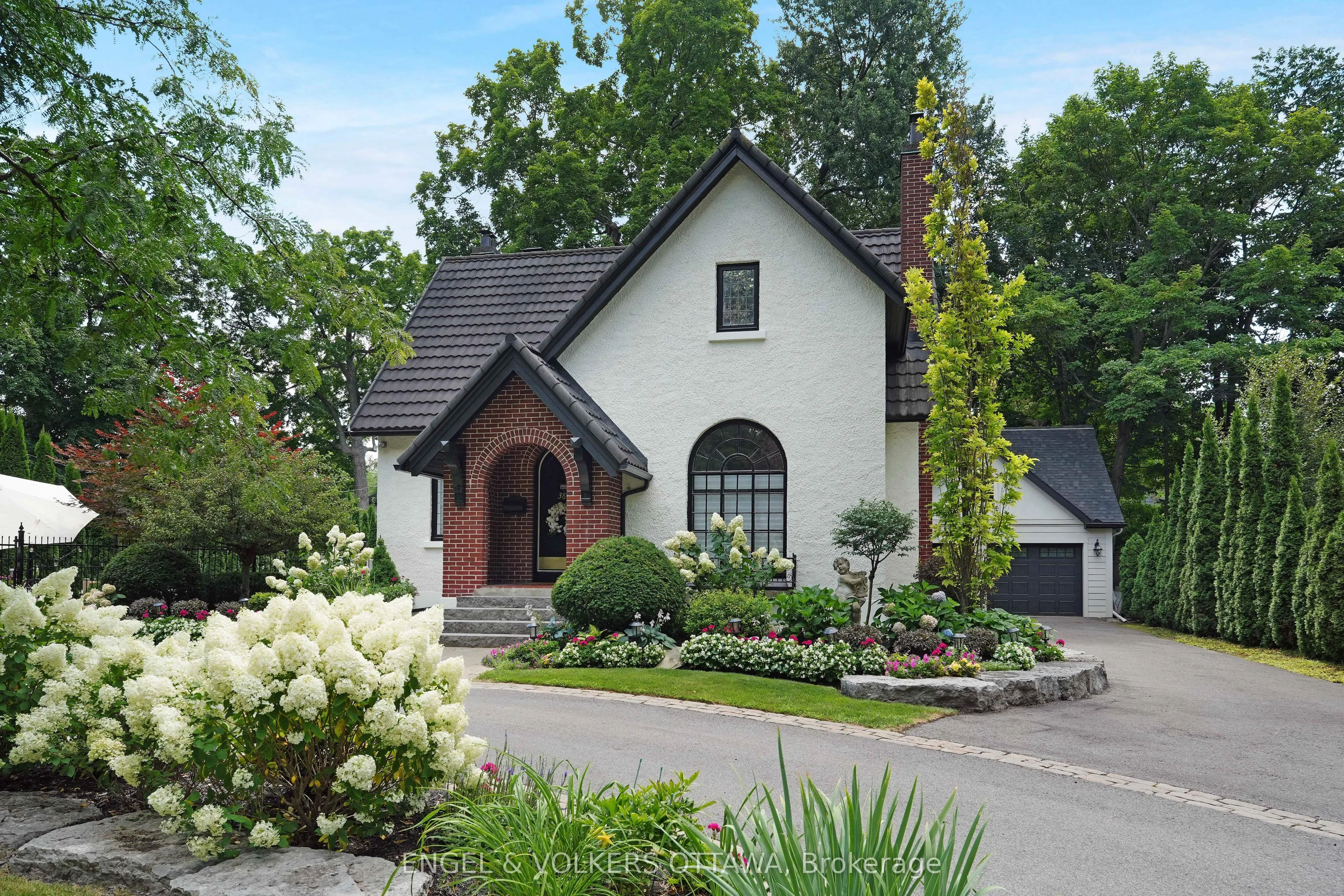 386 Ashbury Road