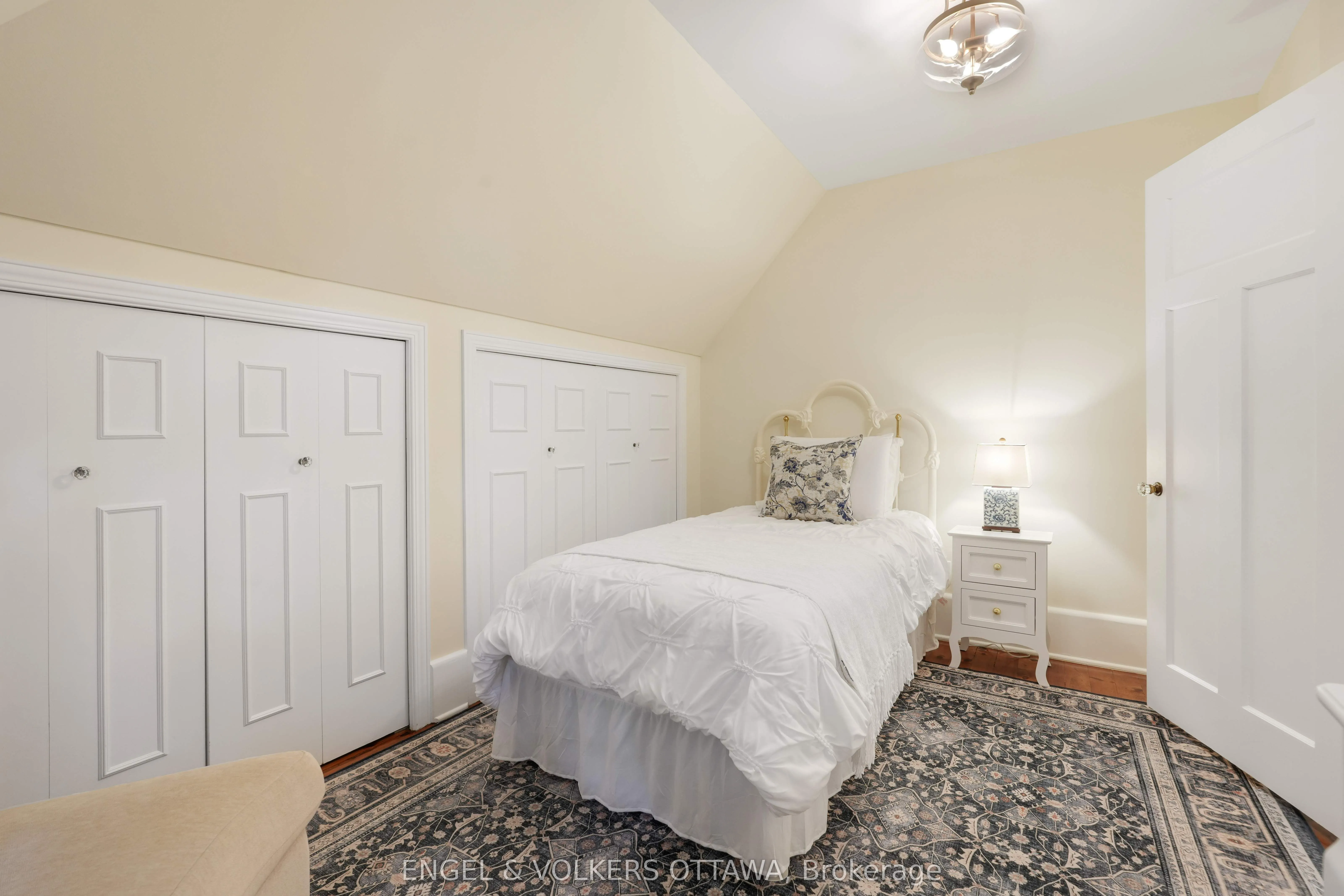 386 Ashbury Road