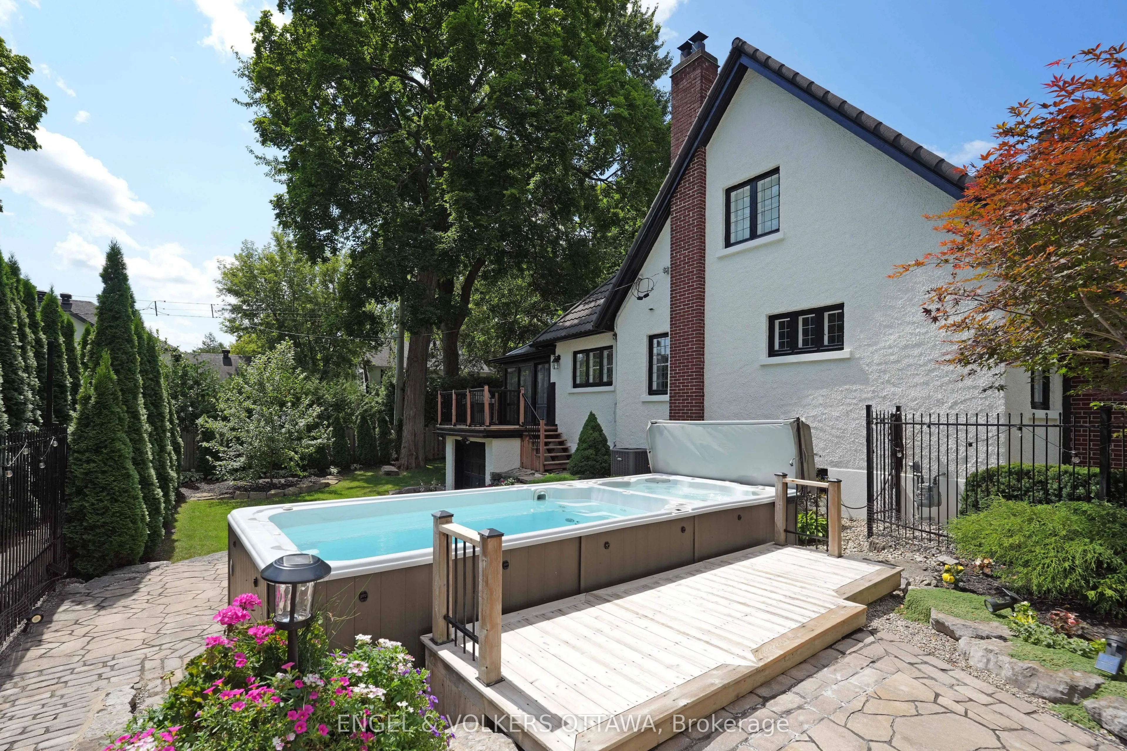 386 Ashbury Road
