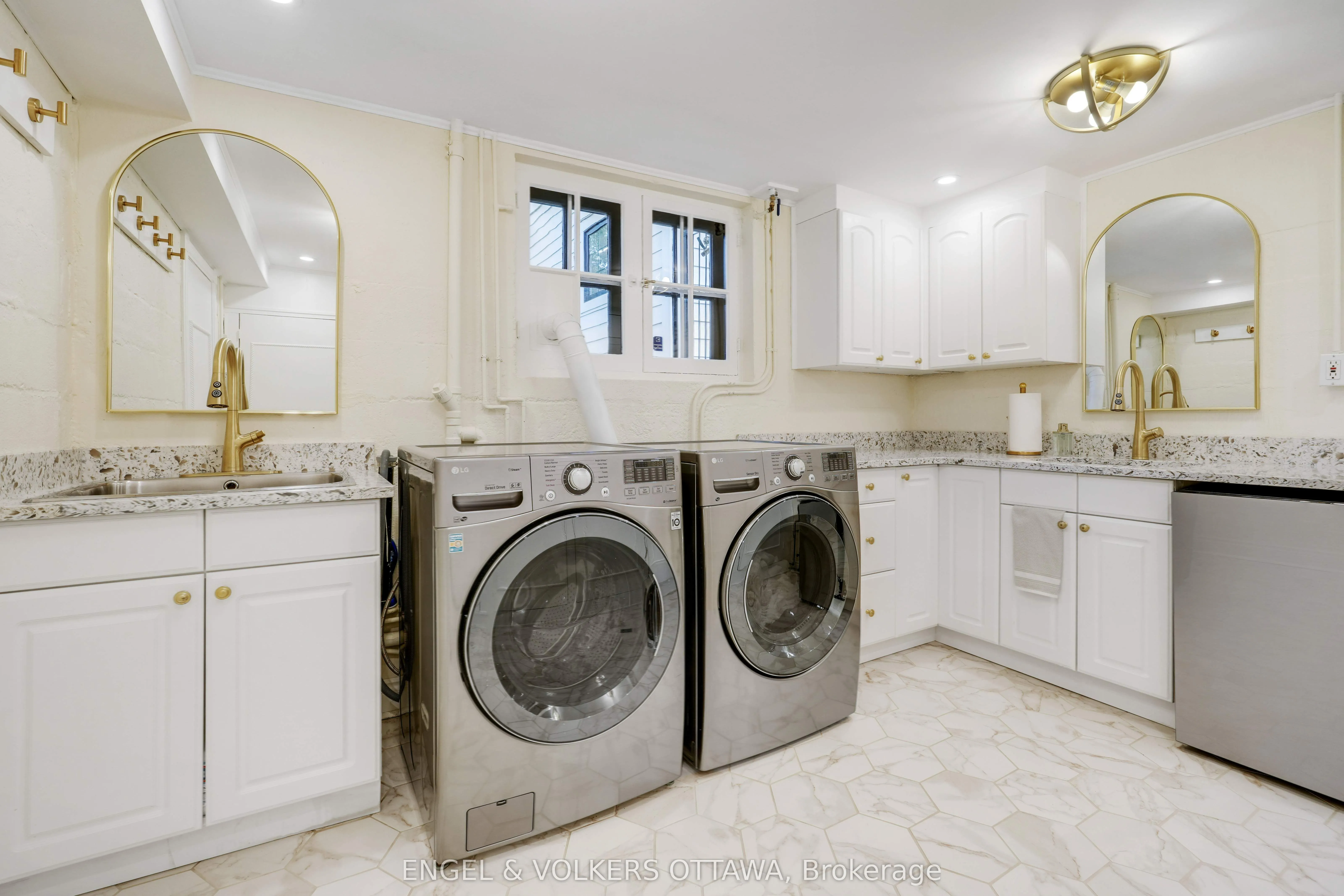 386 Ashbury Road