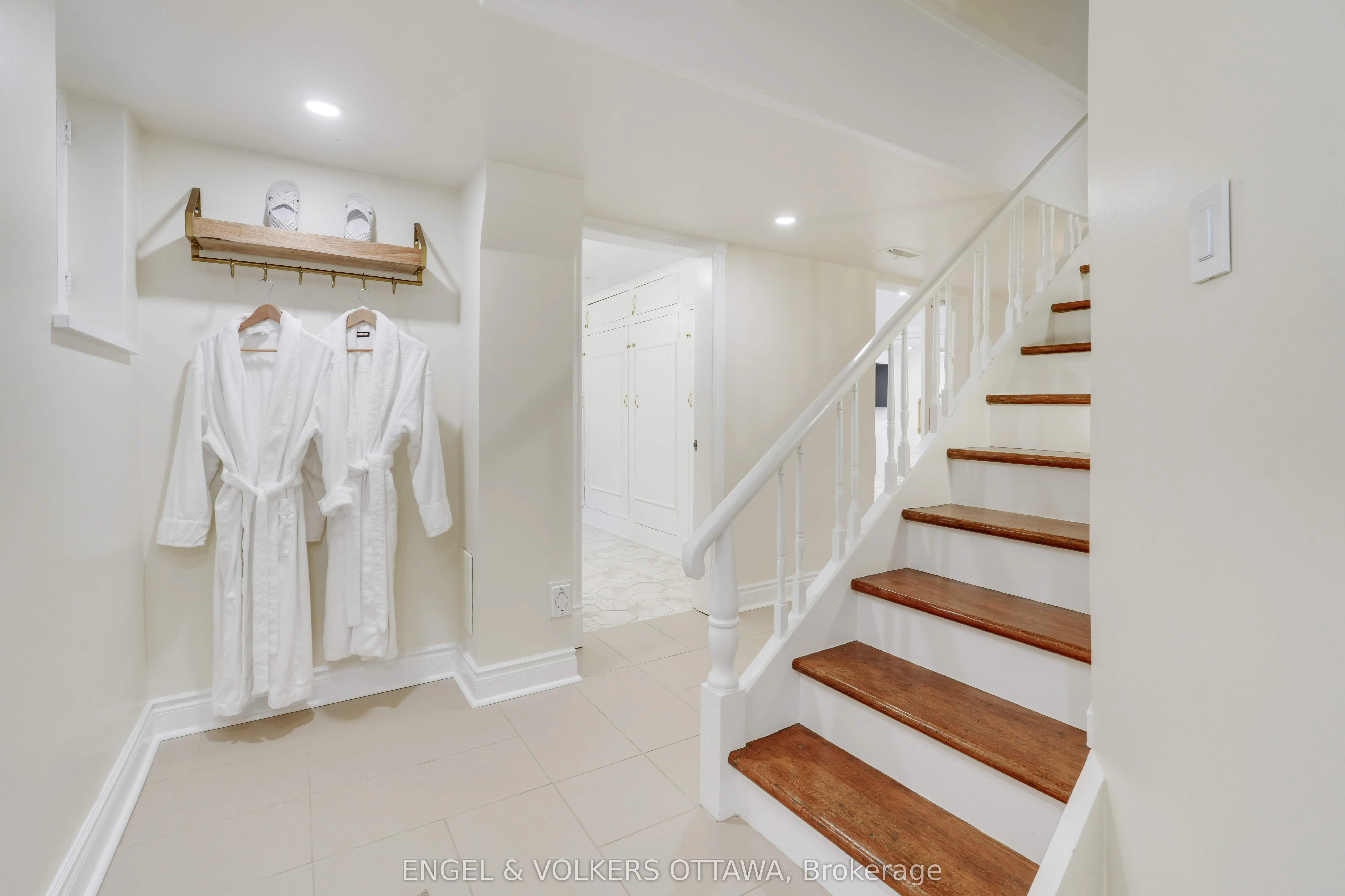 386 Ashbury Road