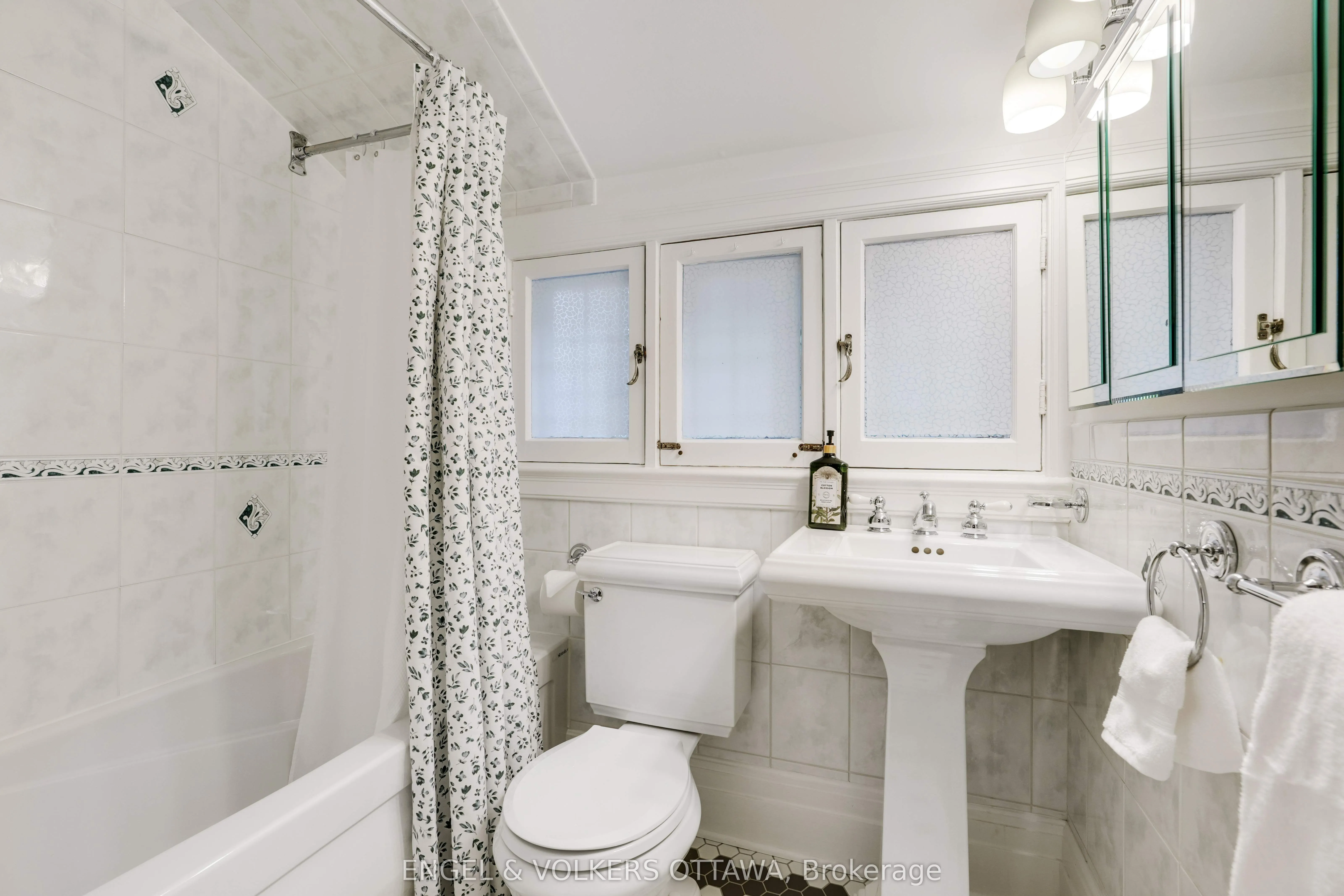 386 Ashbury Road