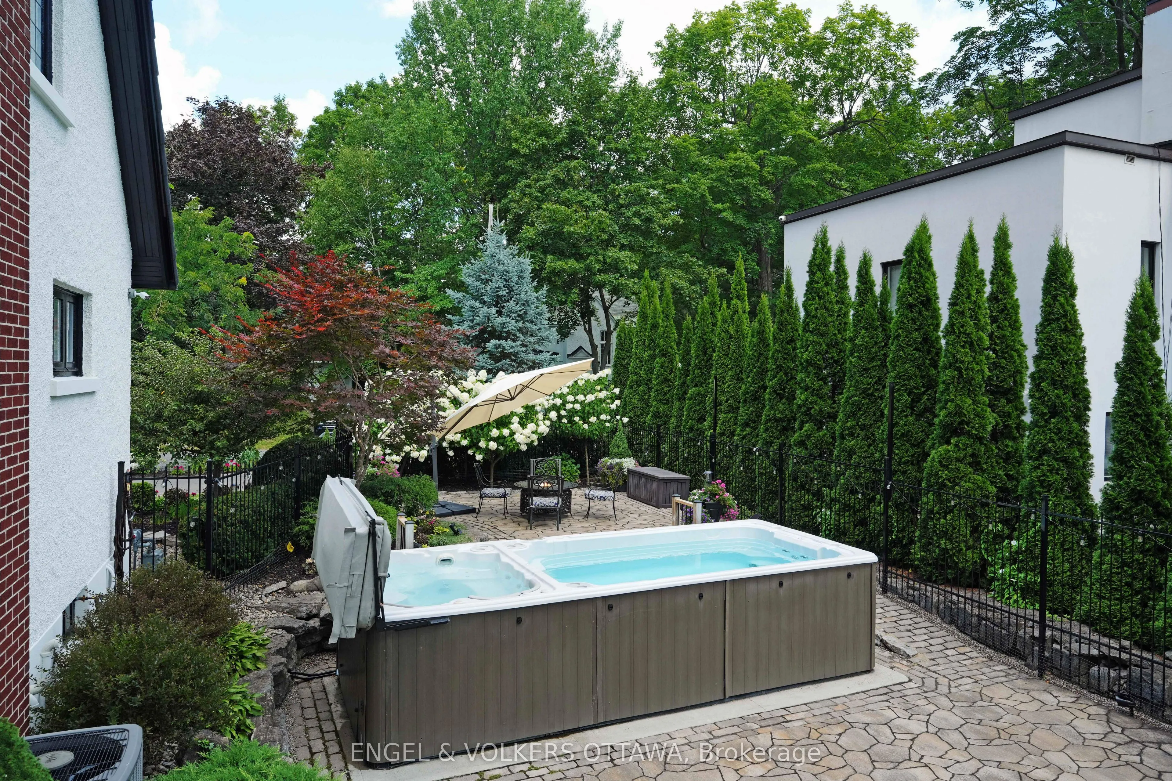 386 Ashbury Road