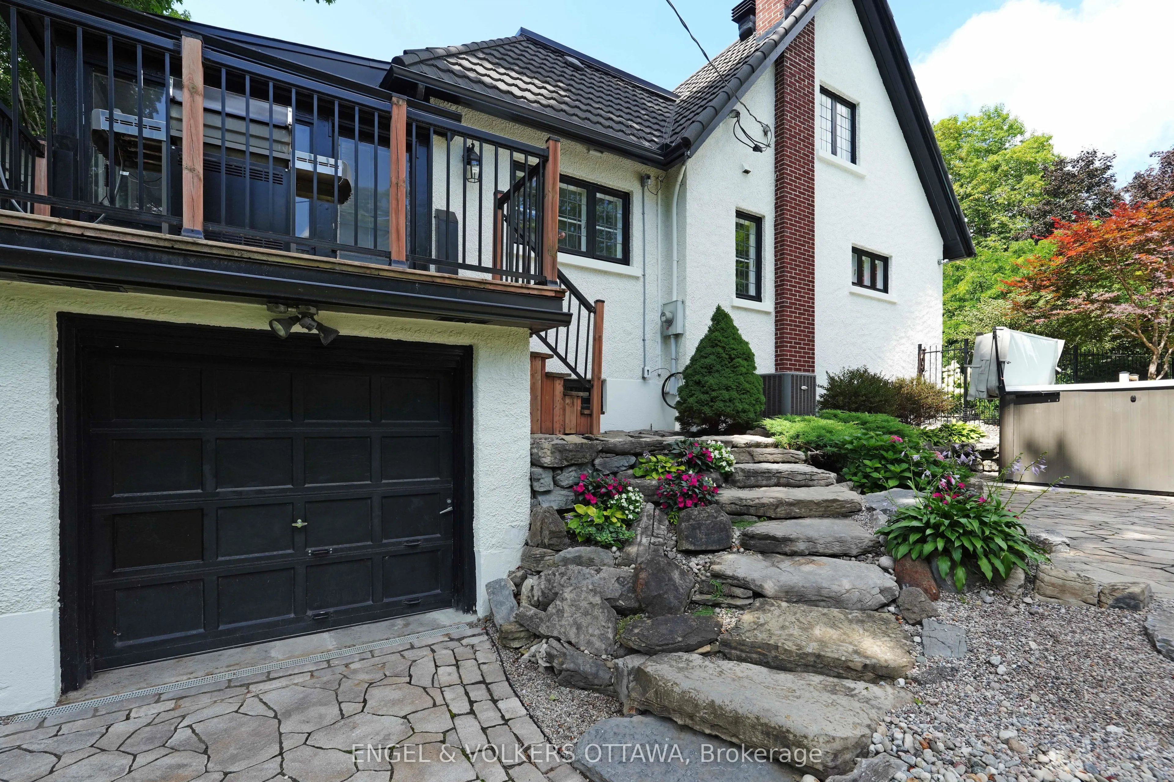 386 Ashbury Road