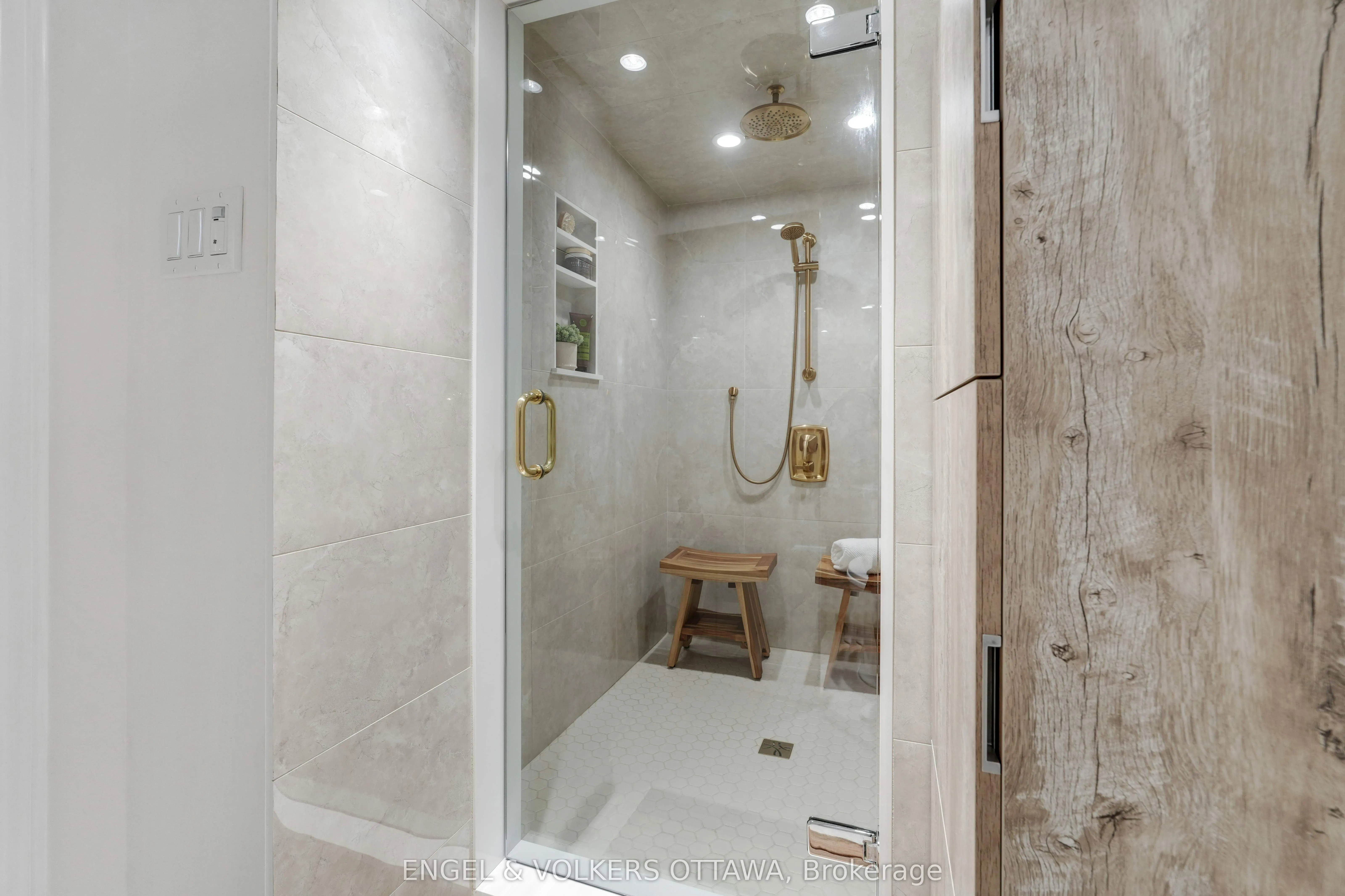 386 Ashbury Road
