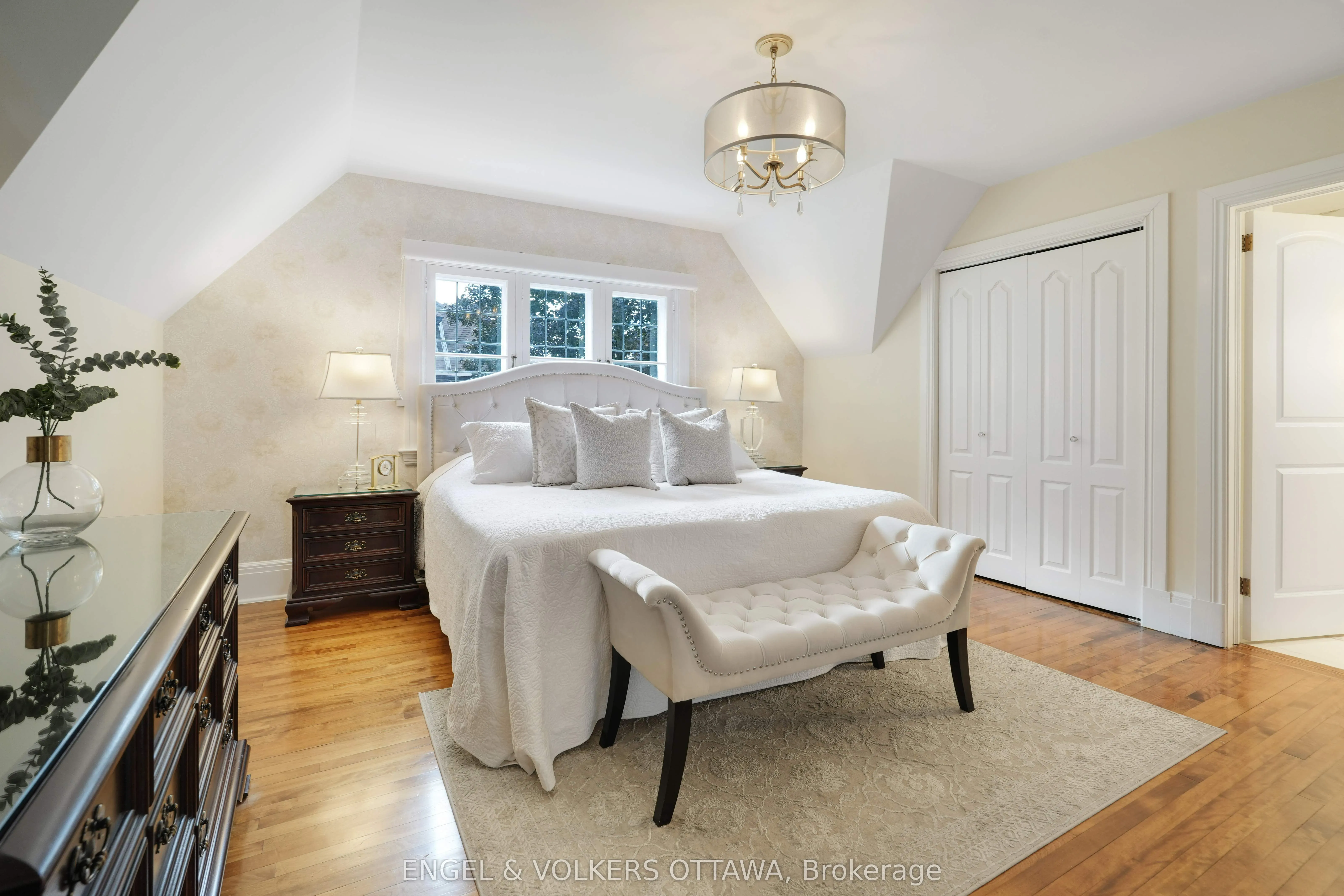 386 Ashbury Road