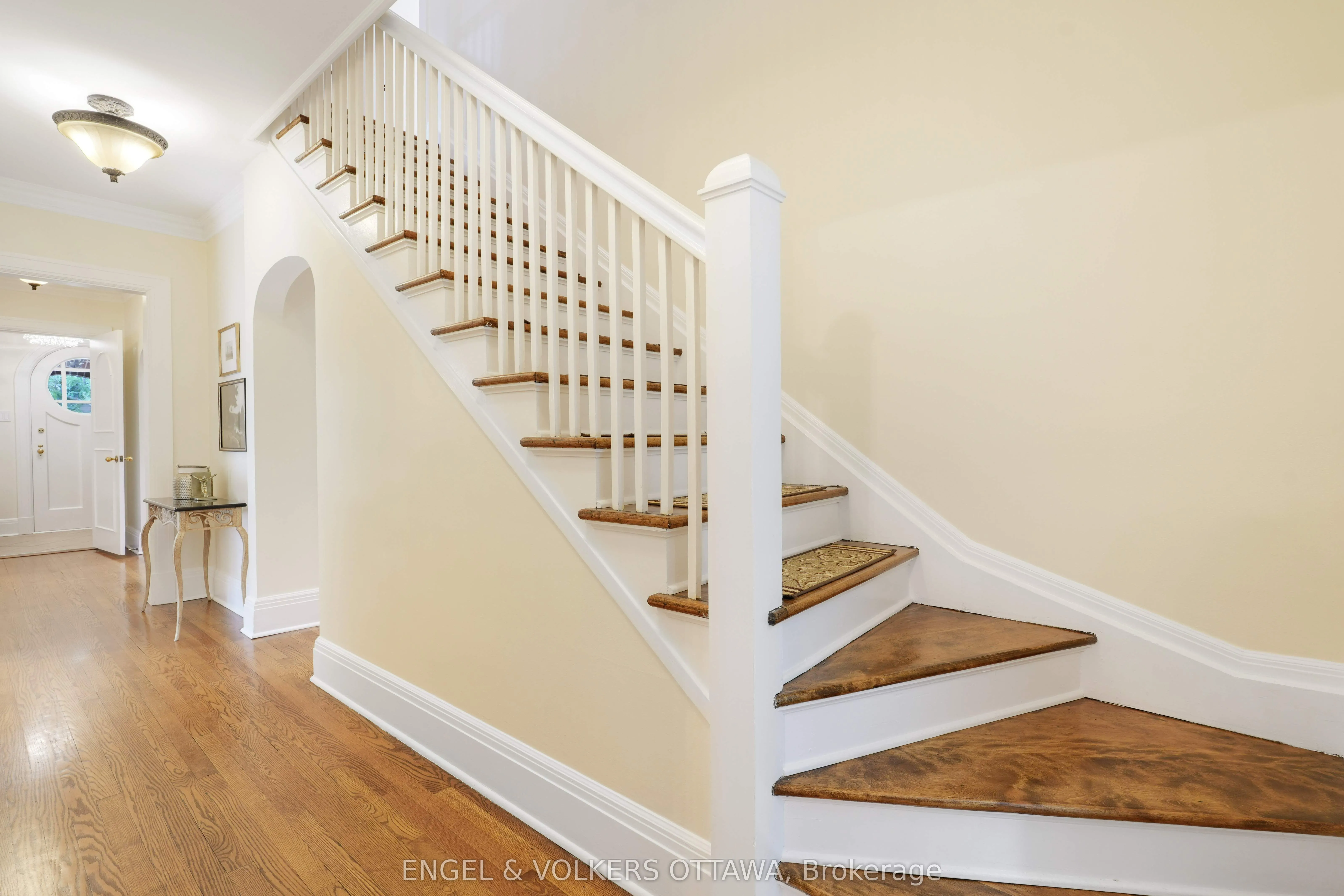 386 Ashbury Road