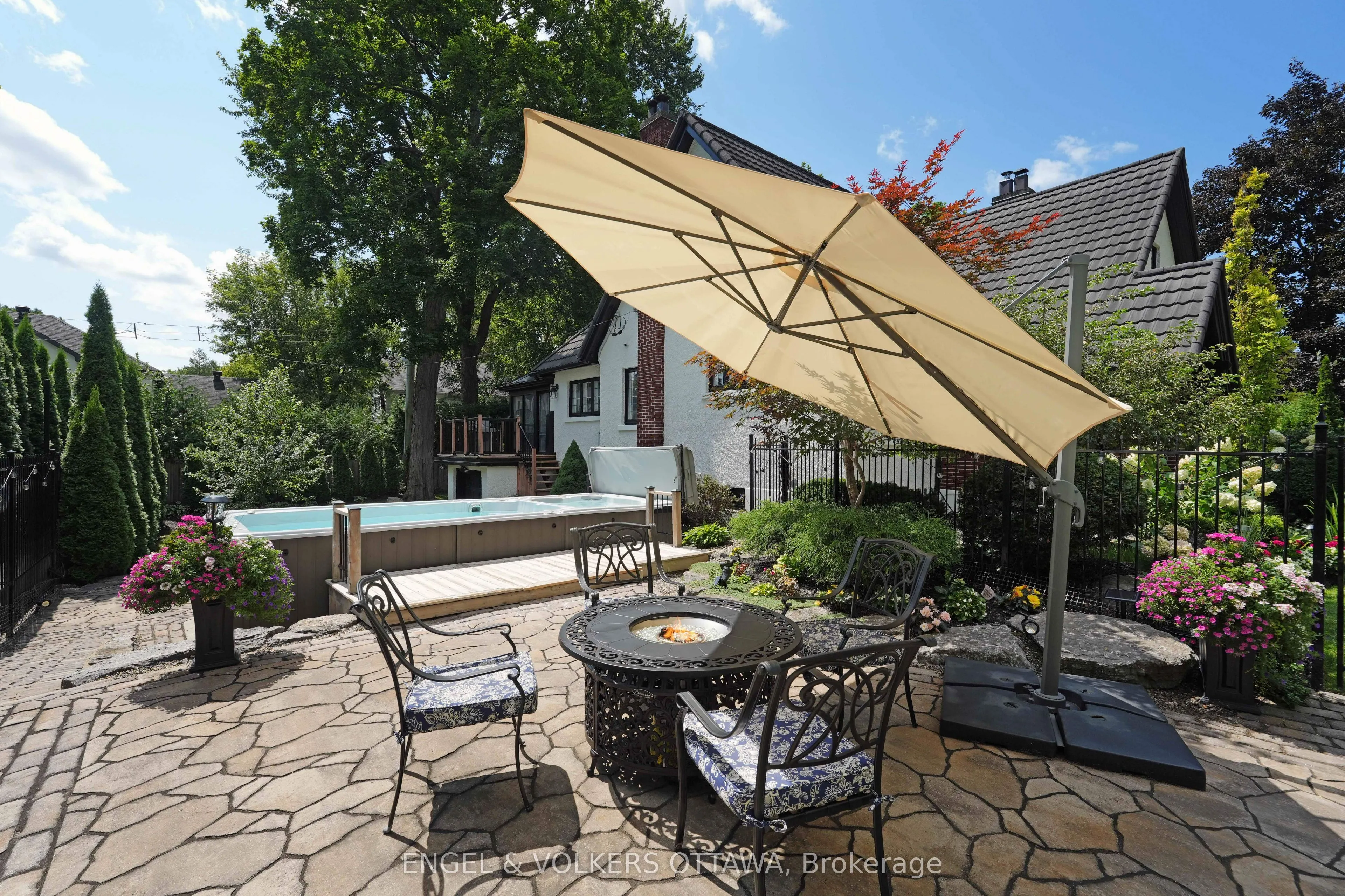 386 Ashbury Road