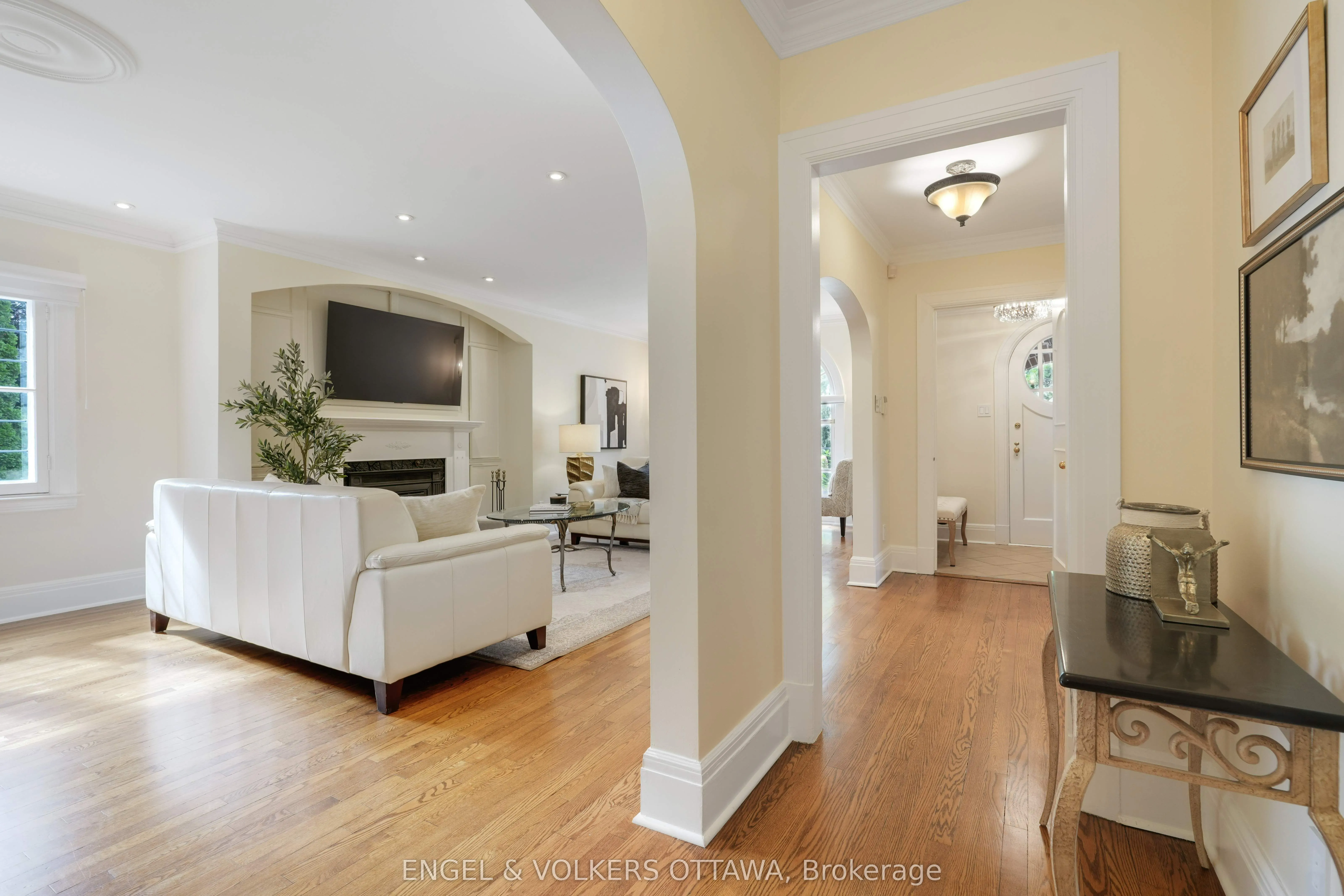 386 Ashbury Road