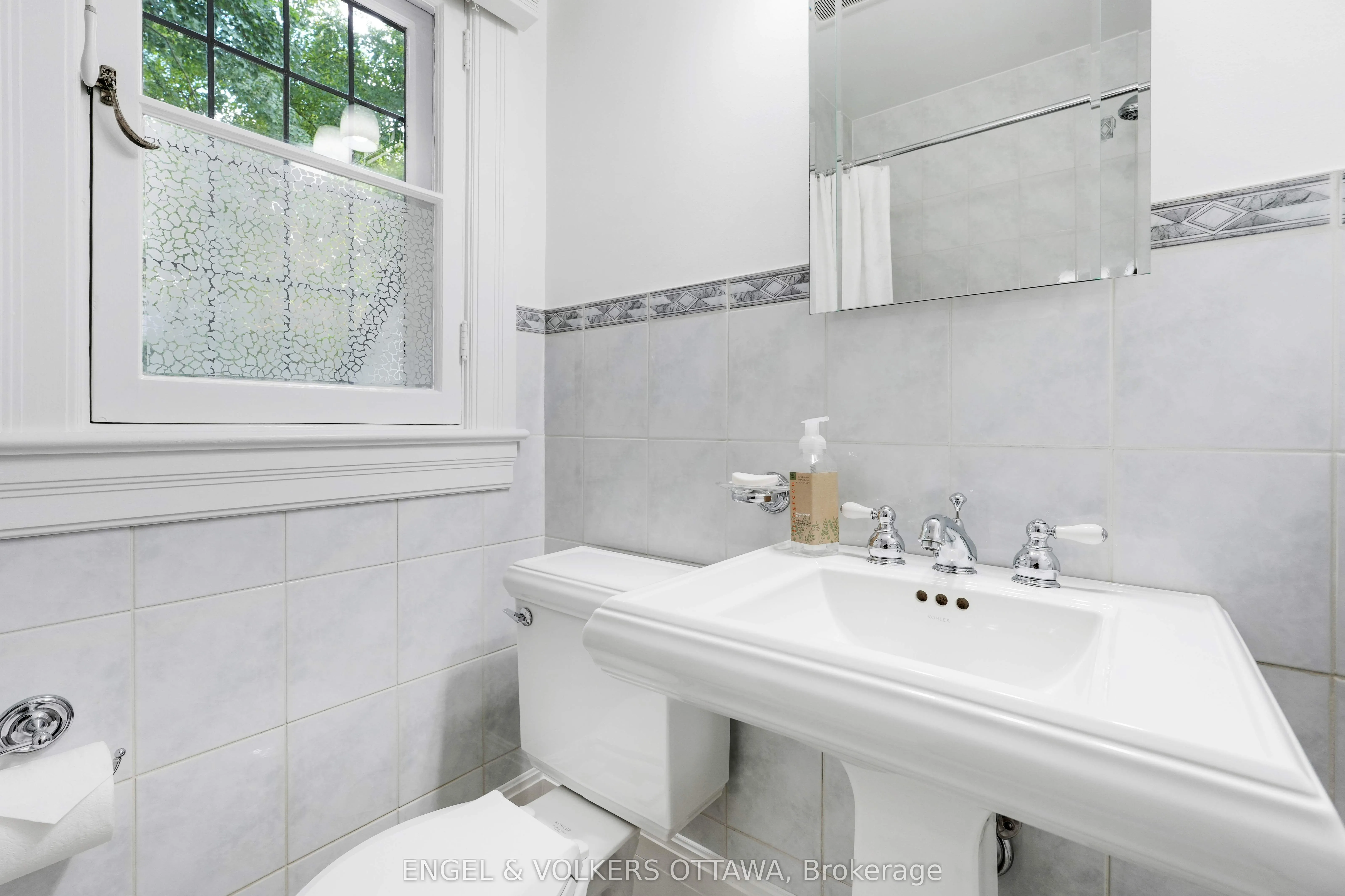 386 Ashbury Road