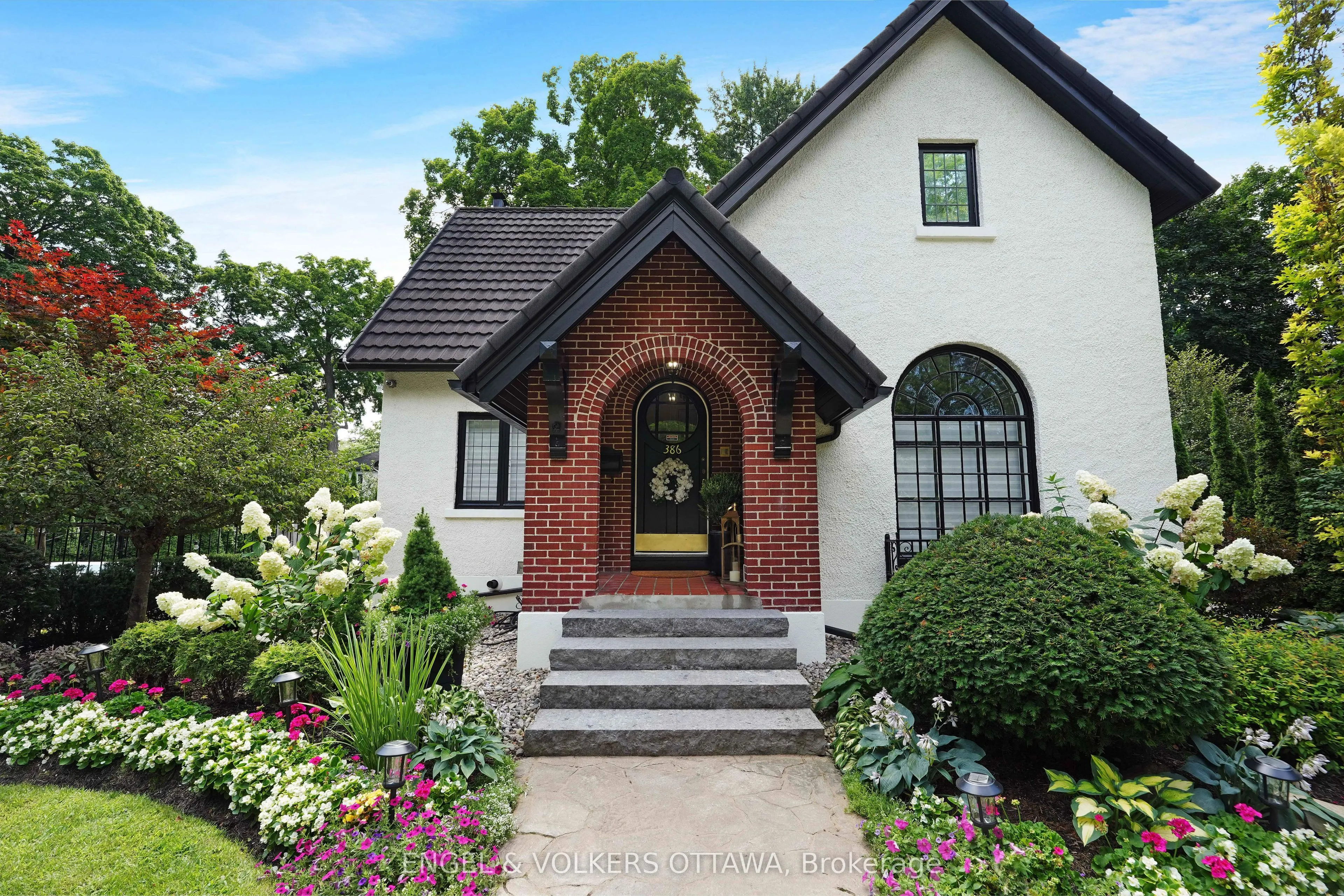 386 Ashbury Road