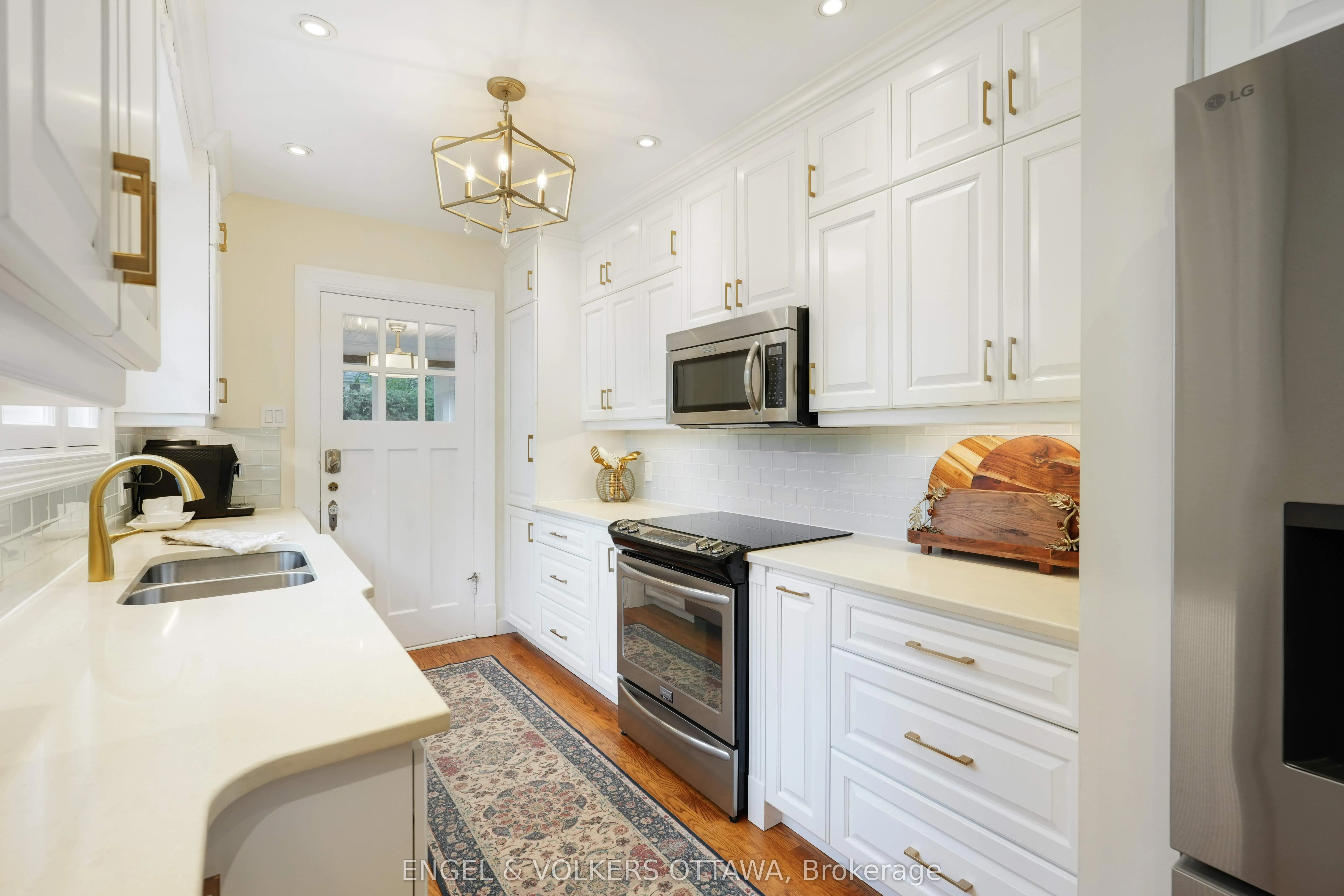 386 Ashbury Road