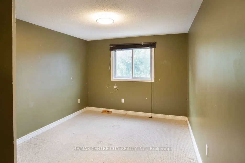 31 Colonial Crescent
