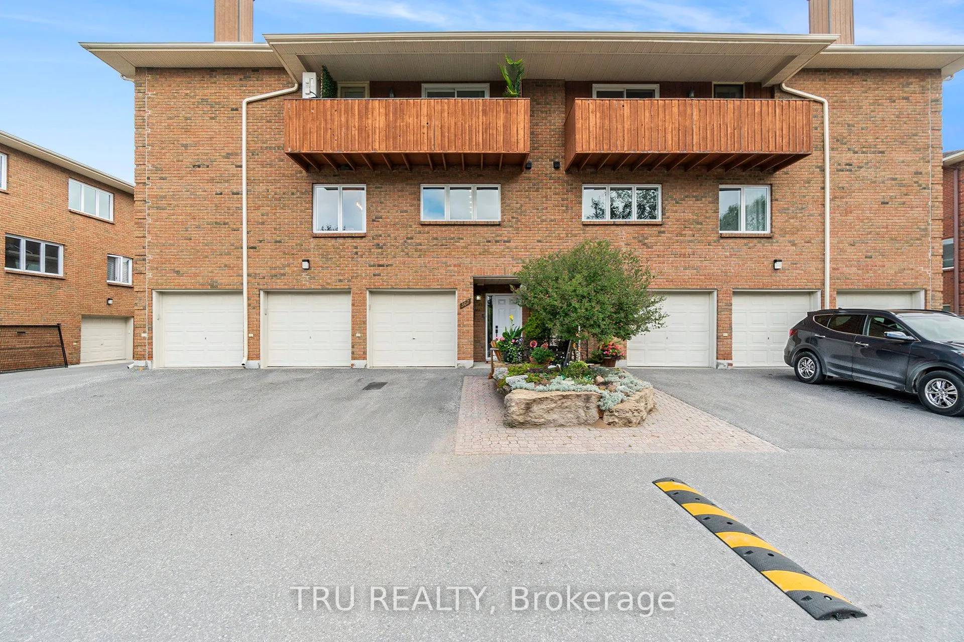 307 Stratas Court, #20